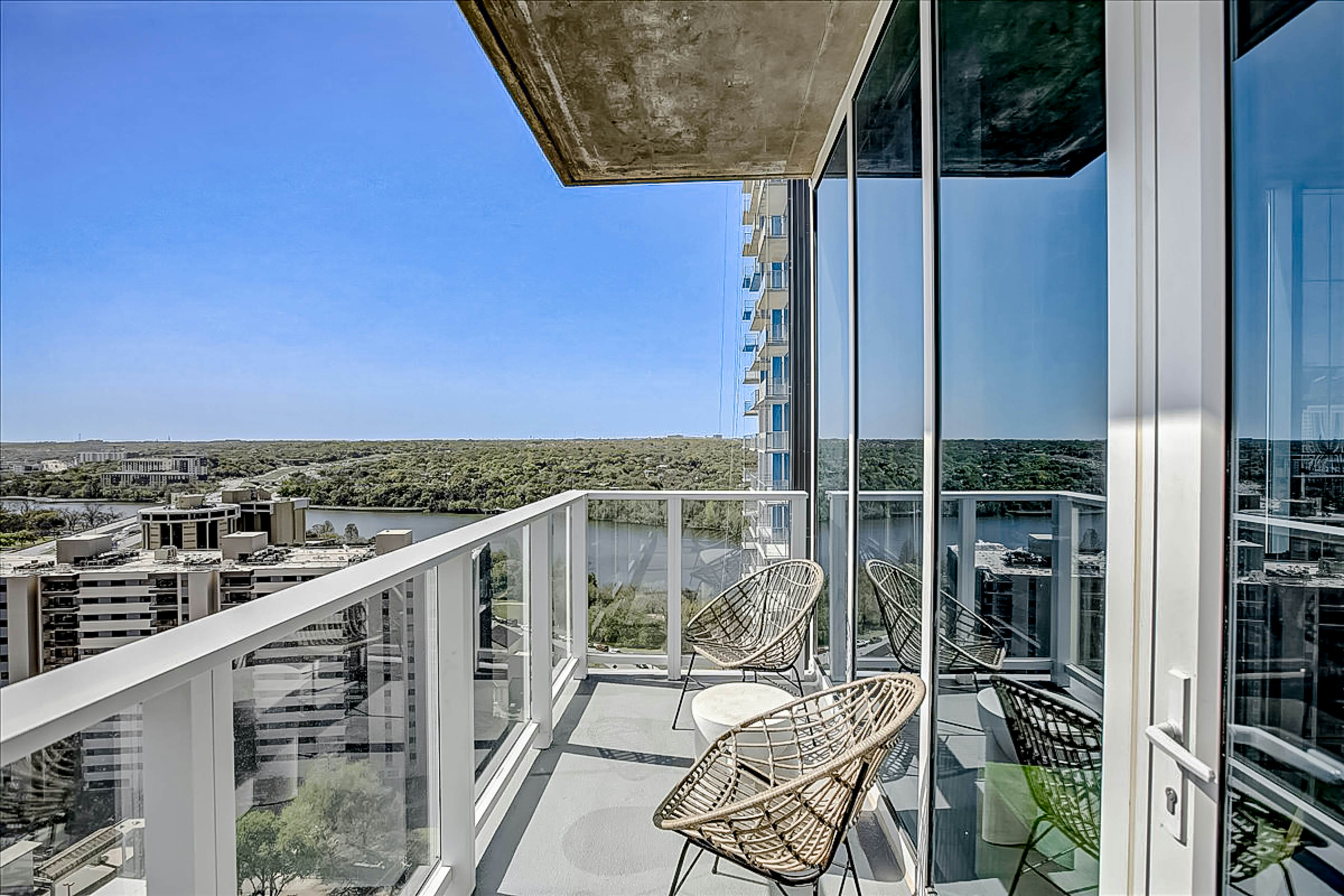 Natiivo Austin Lake Views