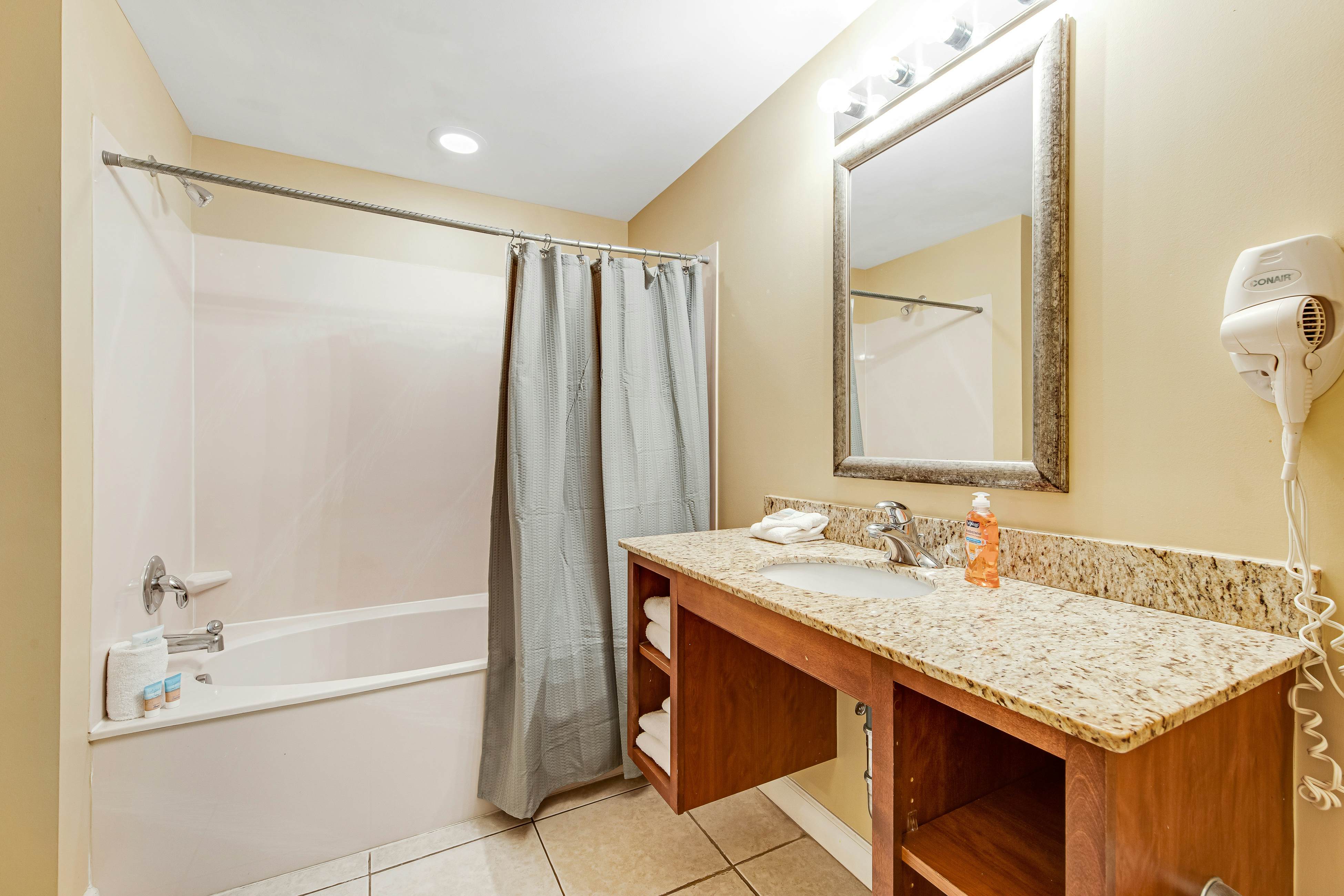 Splash Resort 1401W Suite A Studio