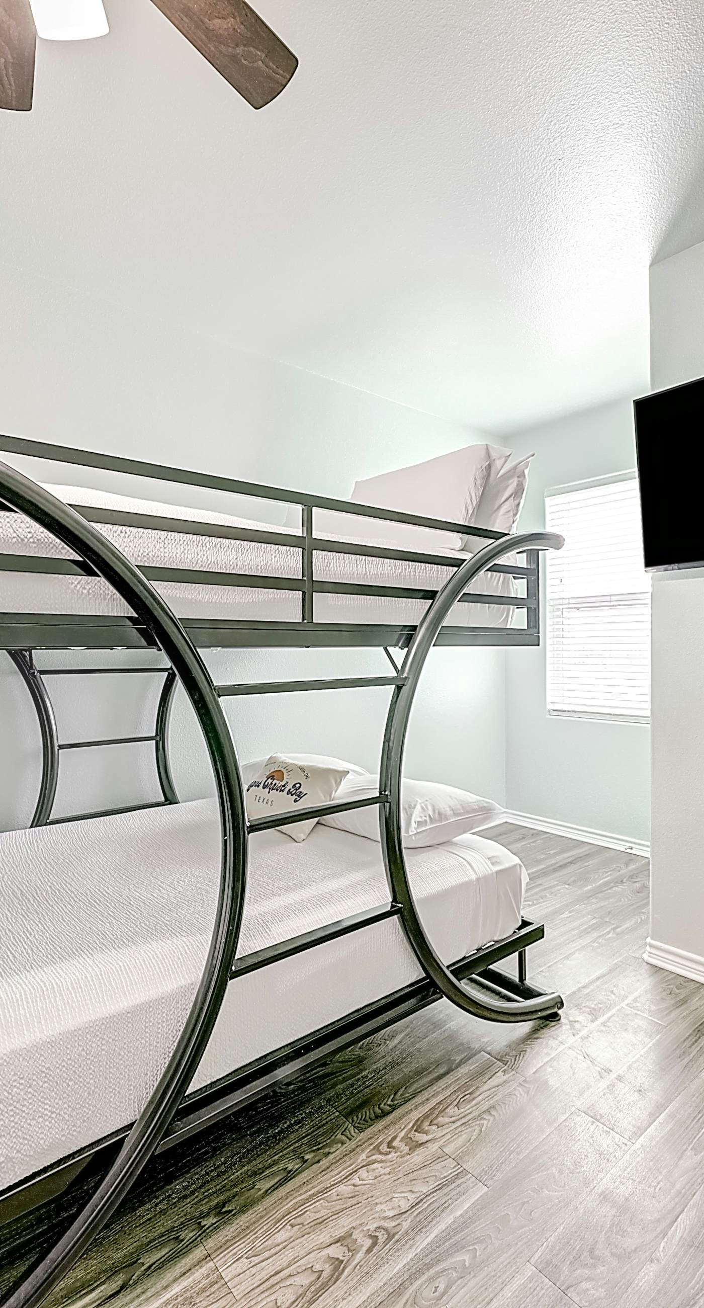 Nemo Cay - Mermaids Splash