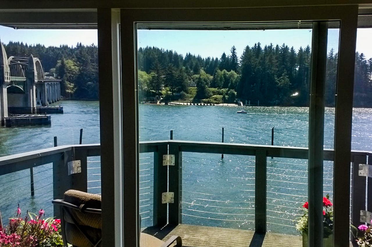 River Vista 1 BD Vacation Rental in Florence, OR Vacasa