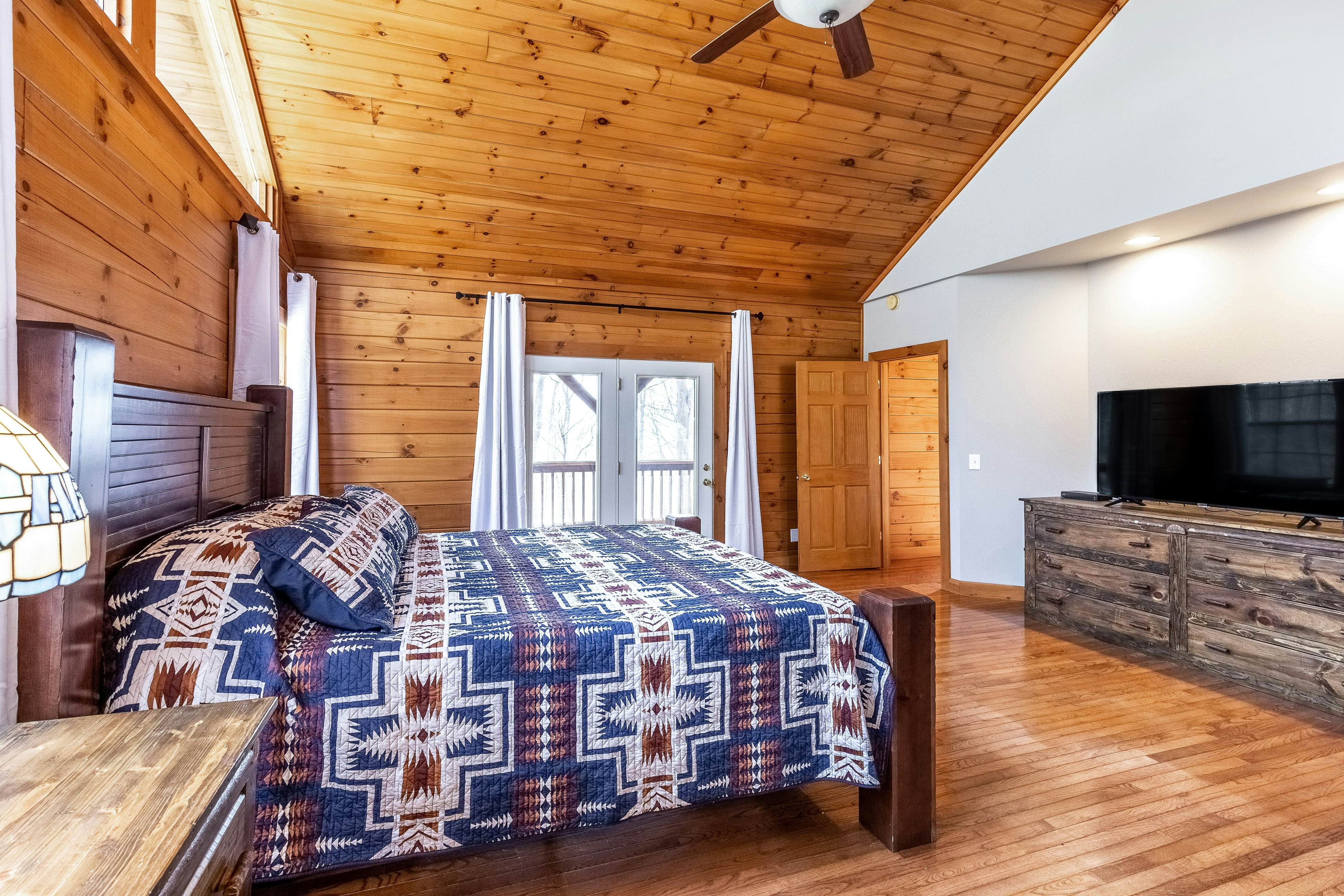 Bear Print Mountain Lodge