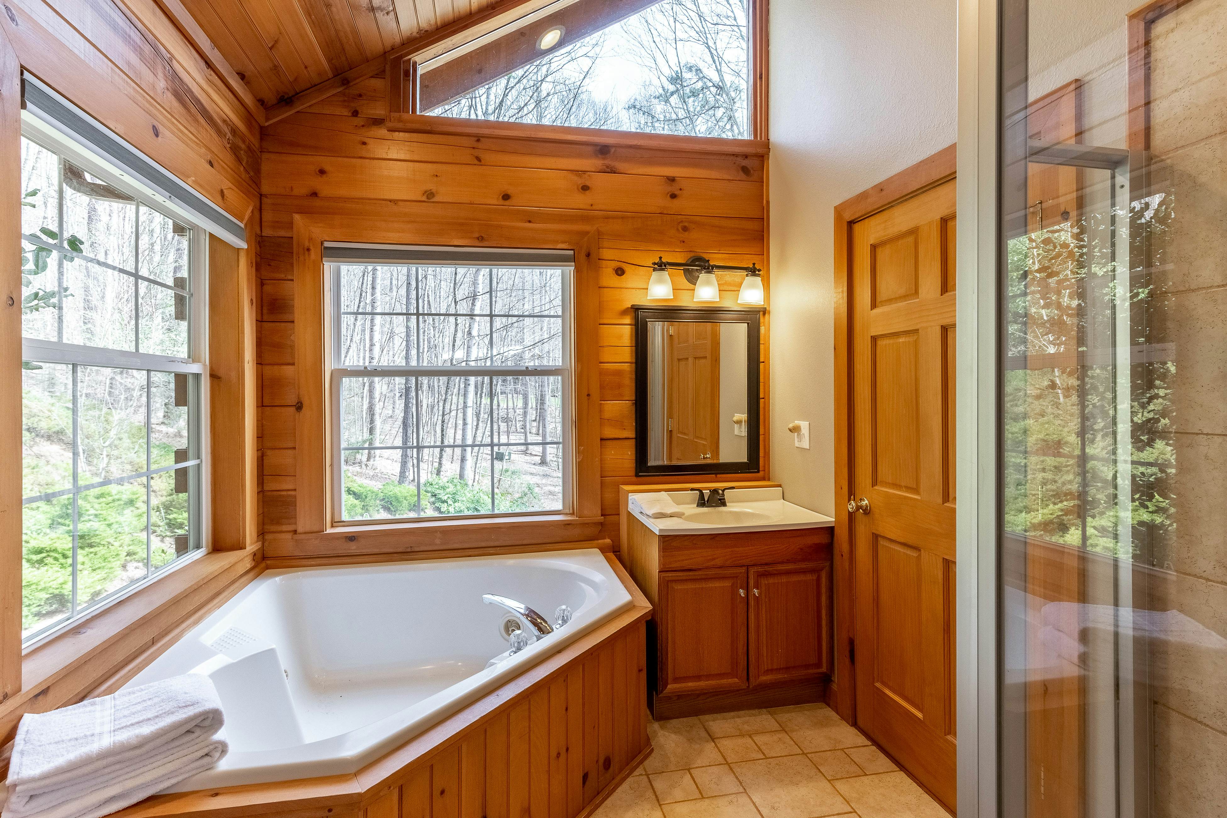 Bear Print Mountain Lodge