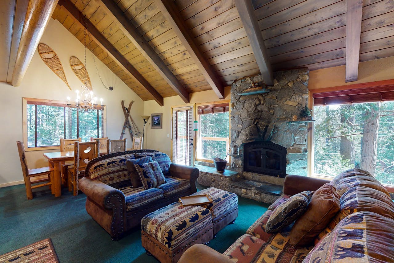 Yosemite Silvertip Lodge 3 BD Fish Camp, CA Vacation Rental Vacasa