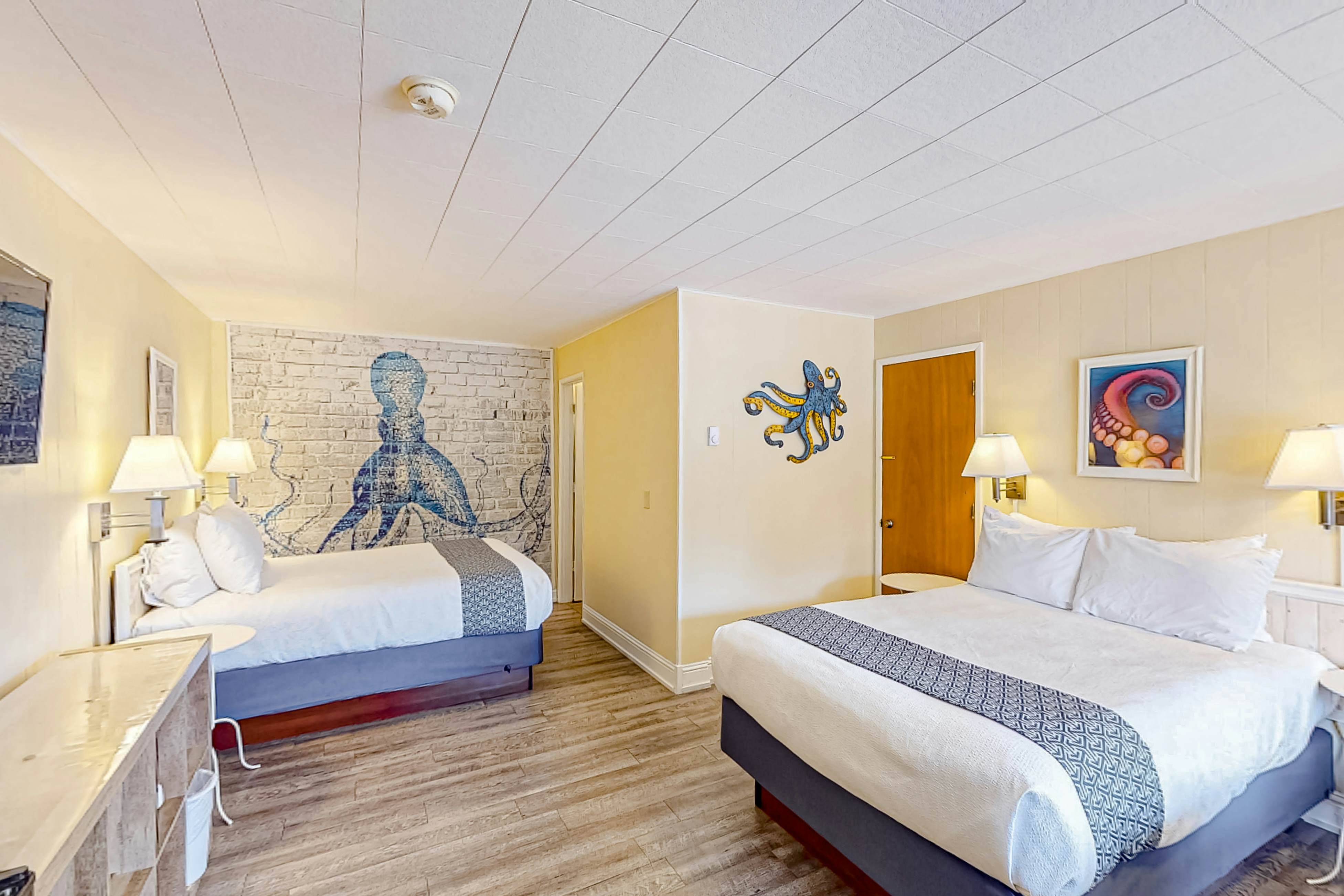 Lamplighter Inn - 112 Octopus Encounter