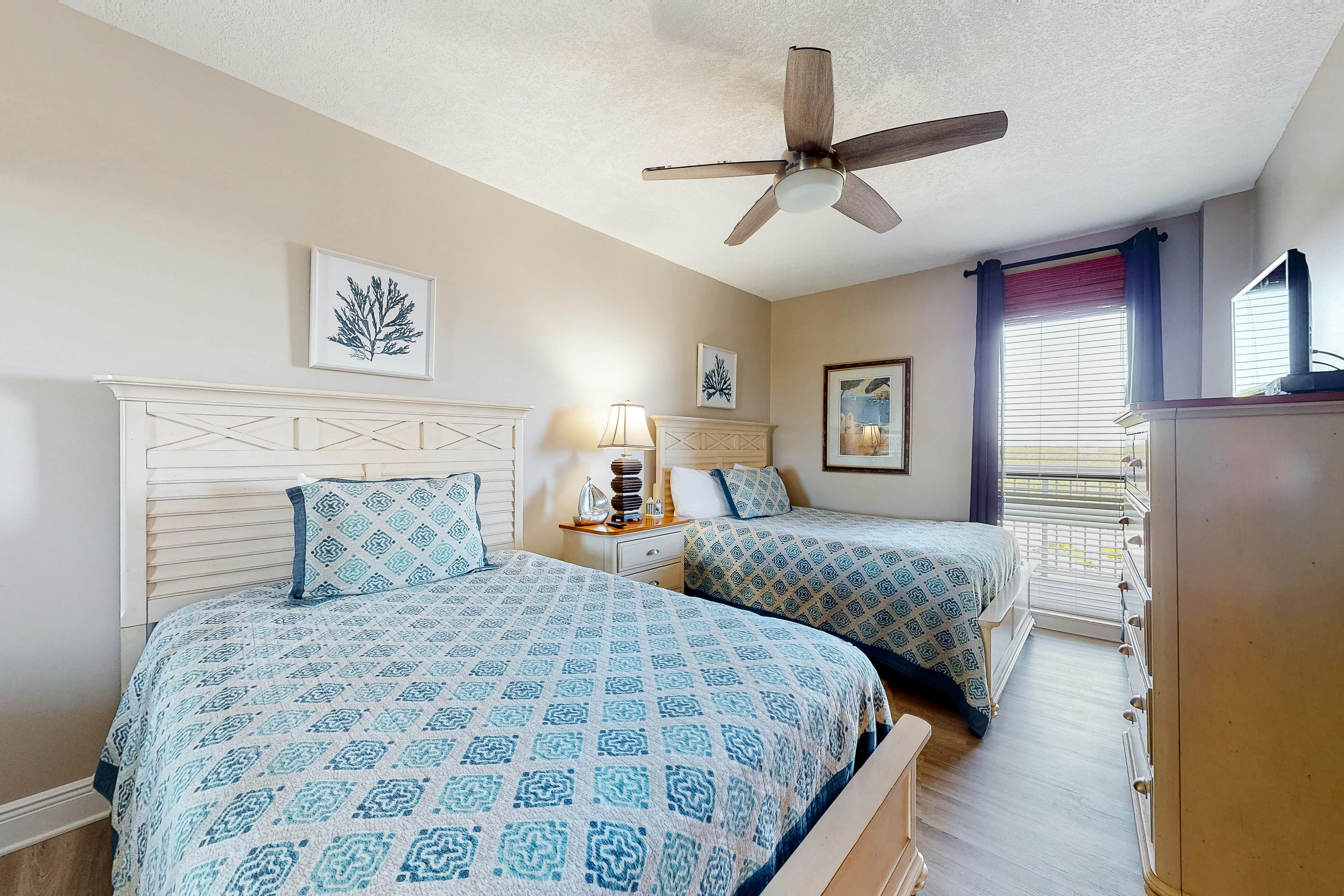 Pelican Pointe 704