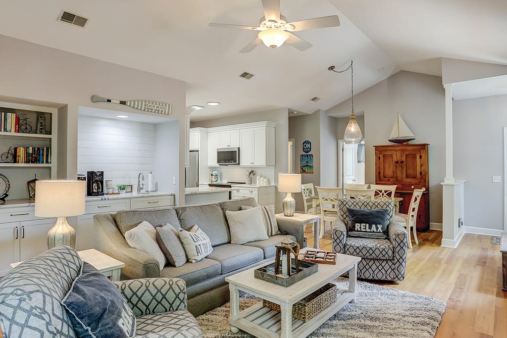 Spacious & Cozy Condo w/Central AC, Shared Pool, Private Washer/Dryer, Free WiFi — Hilton Head, SC — vacation rental