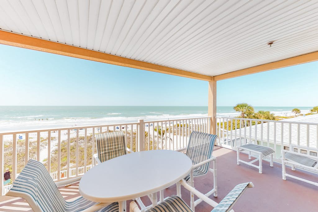 Beautiful oceanfront condo on the beach with pool and WiFi walk to restaurants — Indian Rocks Beach, FL — vacation rental