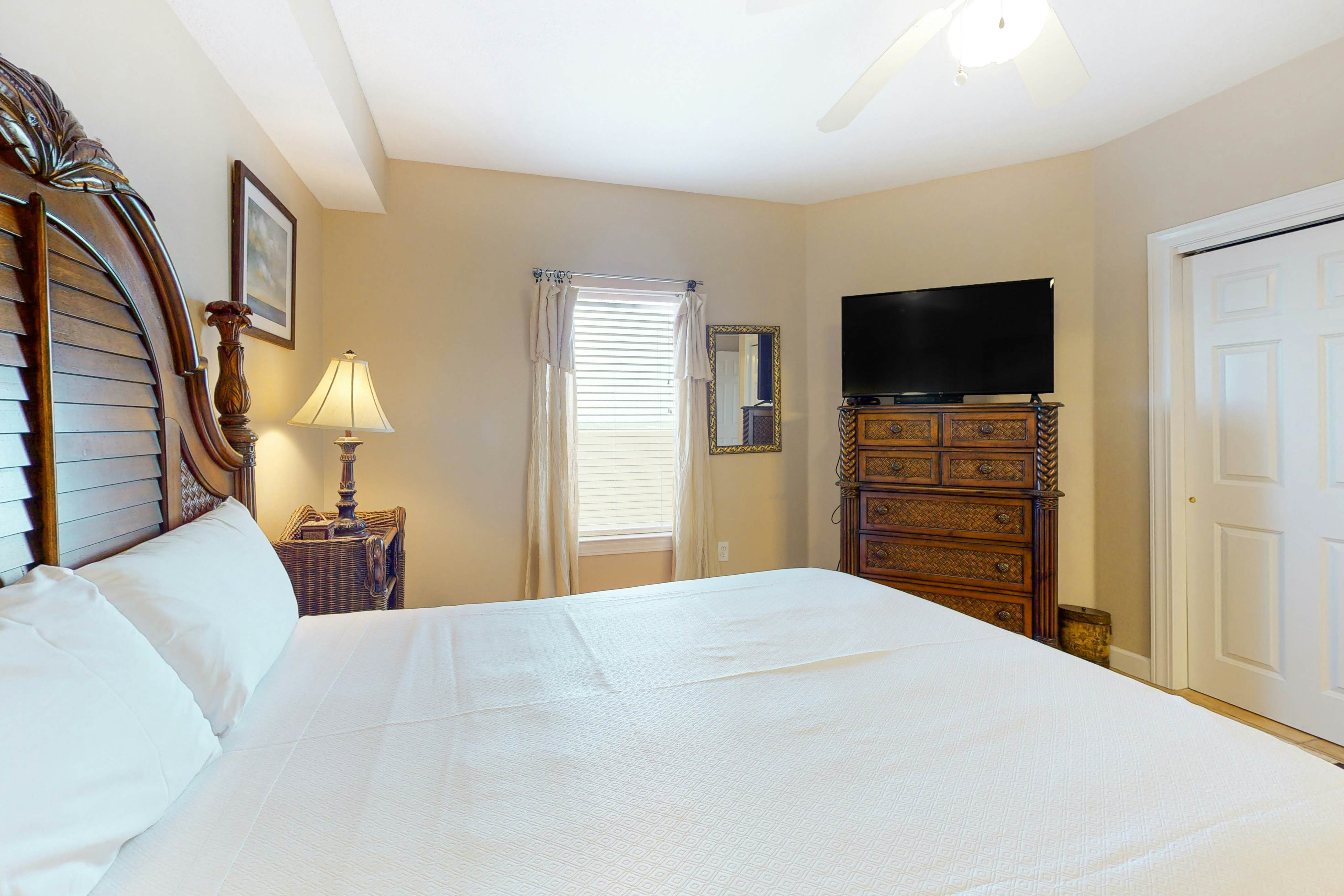 Admirals Quarters 707