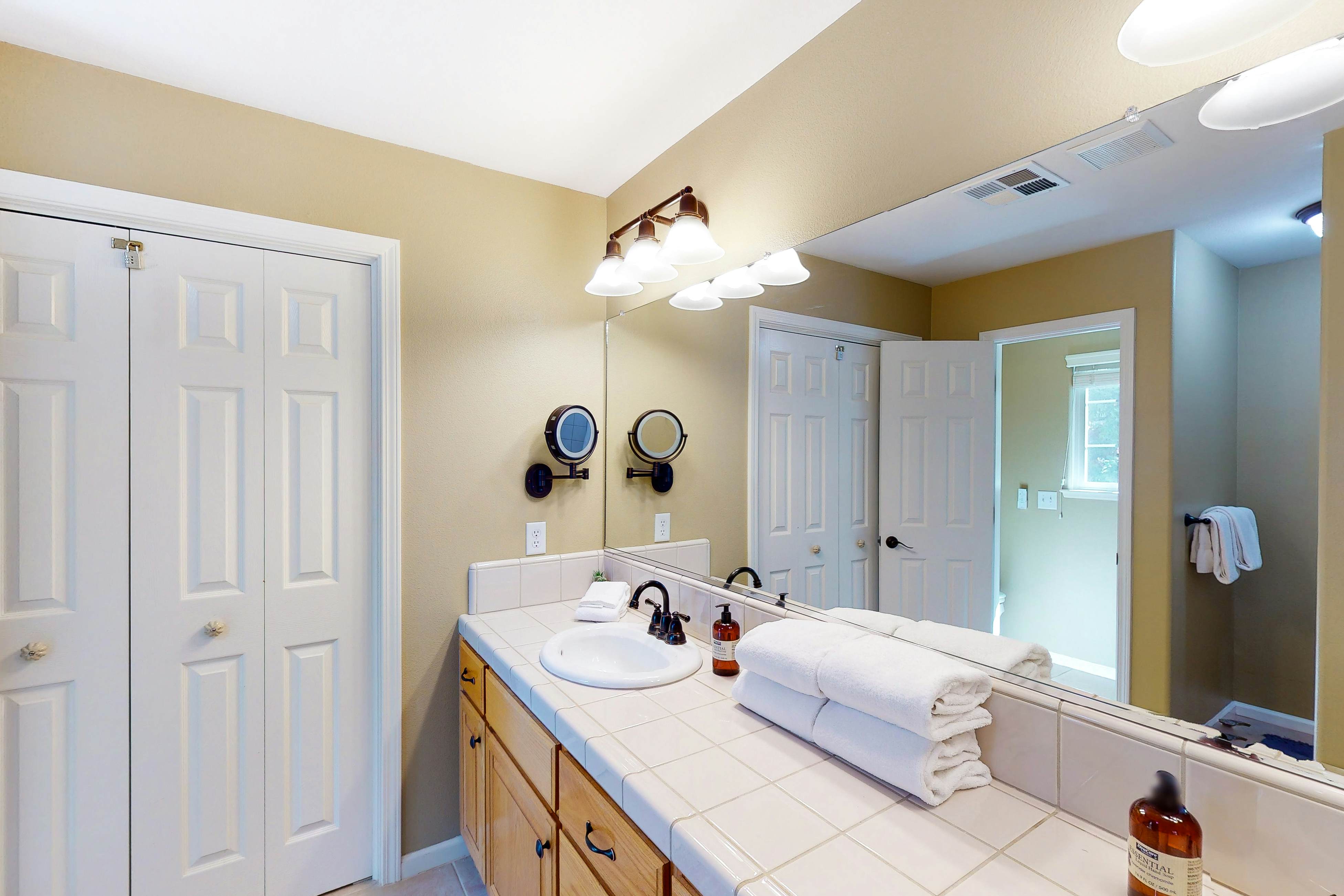 Northshore Lakeview Getaway