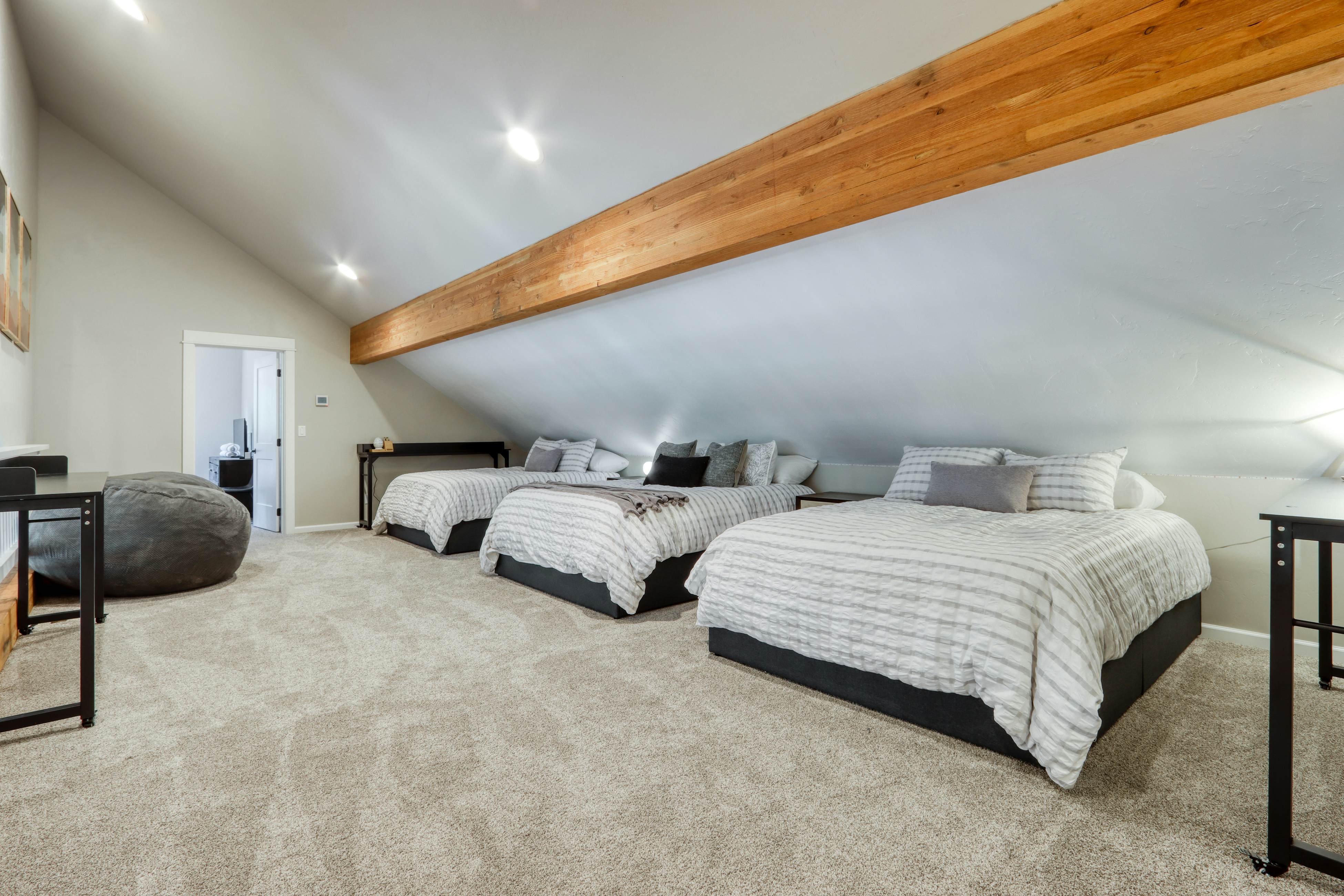 Luxury Deschutes Riverfront