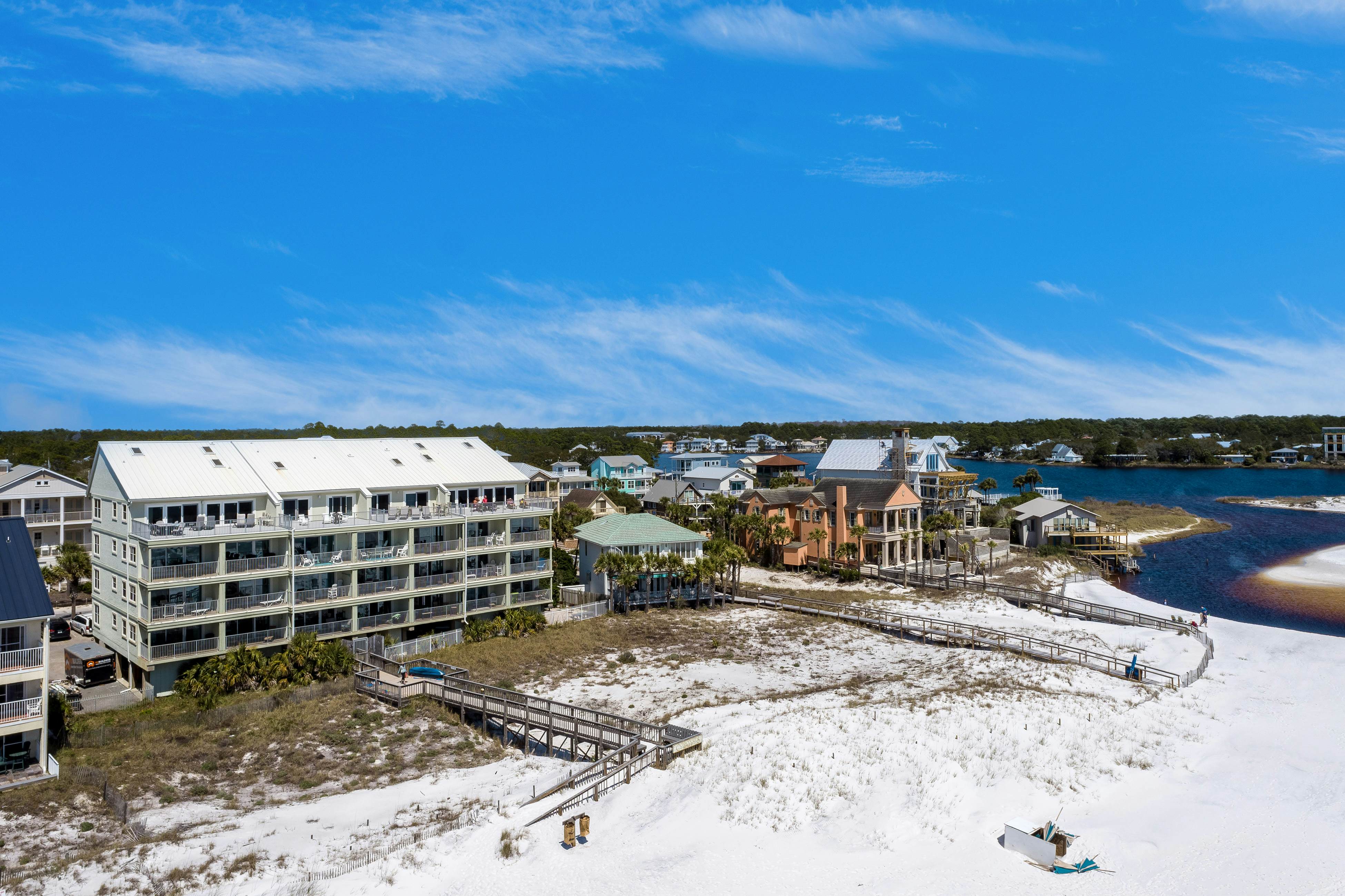 Commodore's Retreat 305