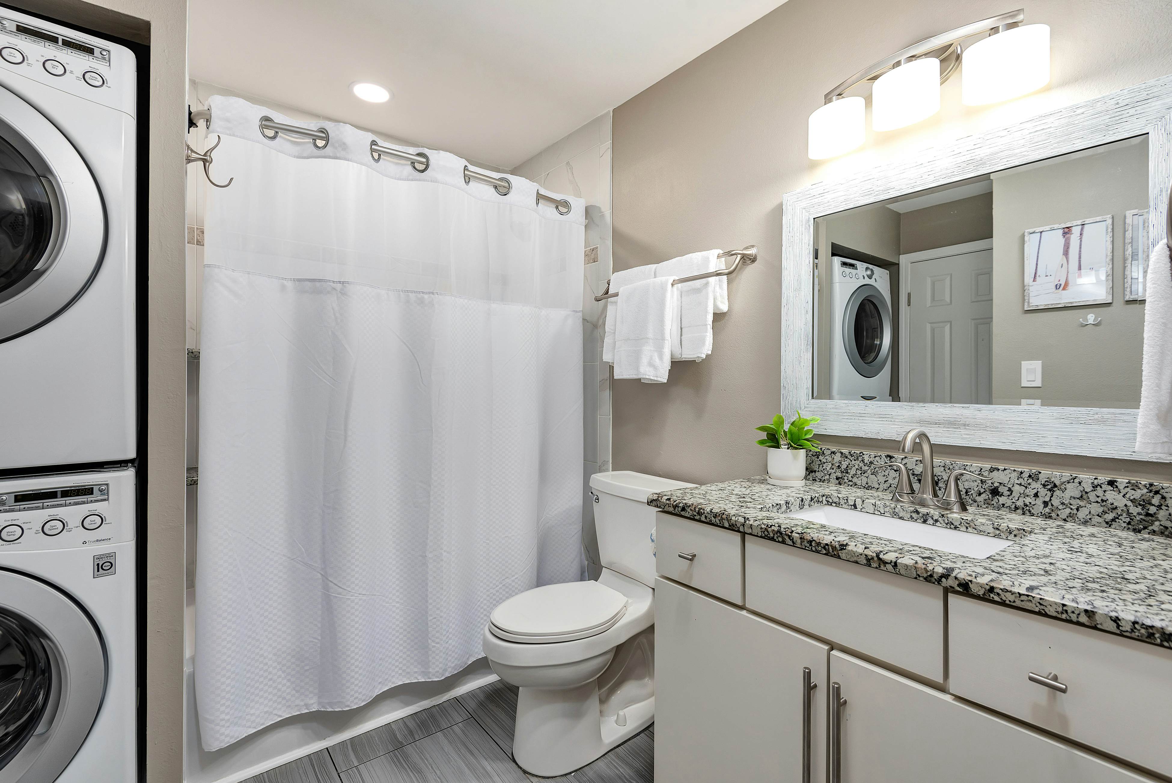 Commodore's Retreat 305