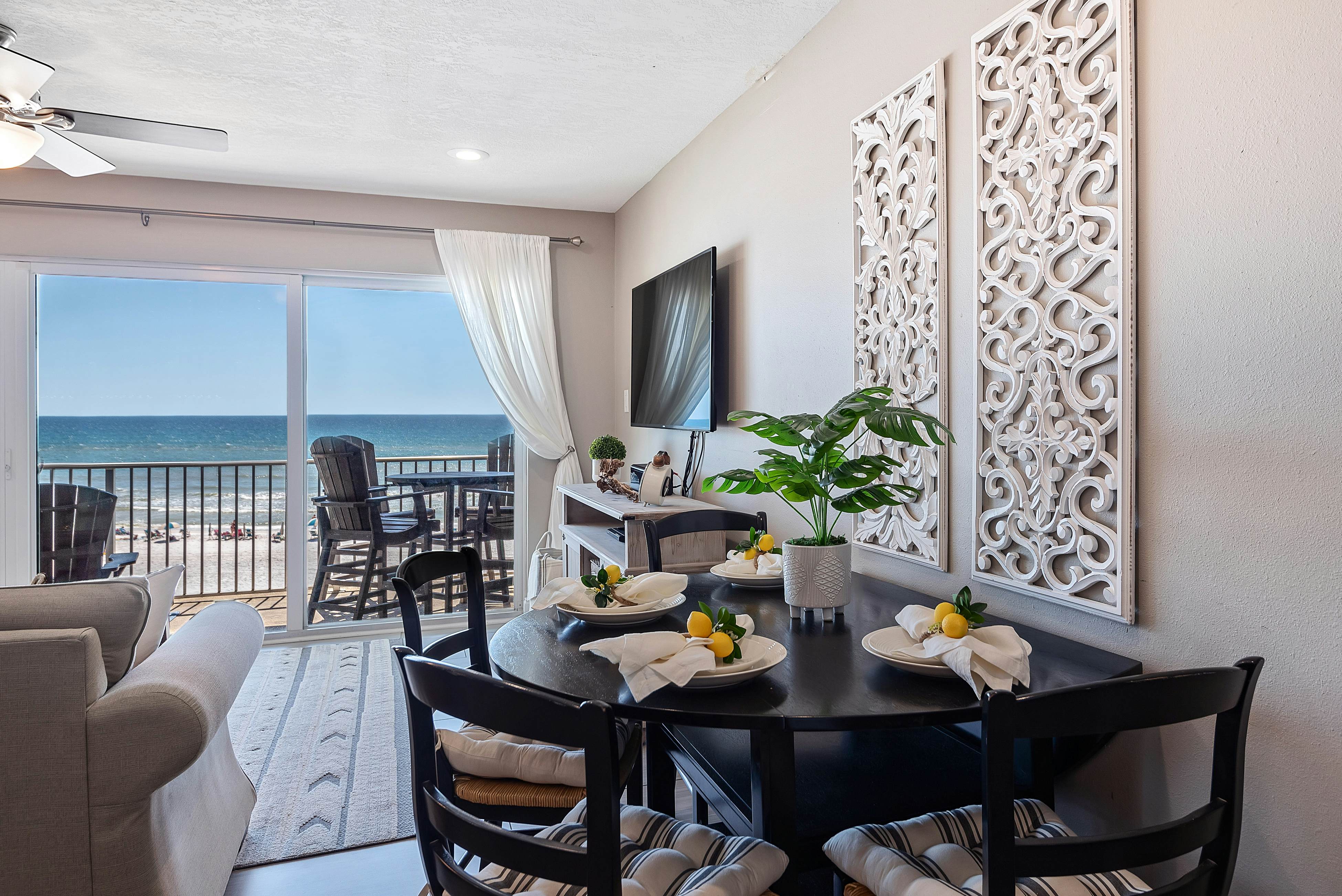 Commodore's Retreat 305