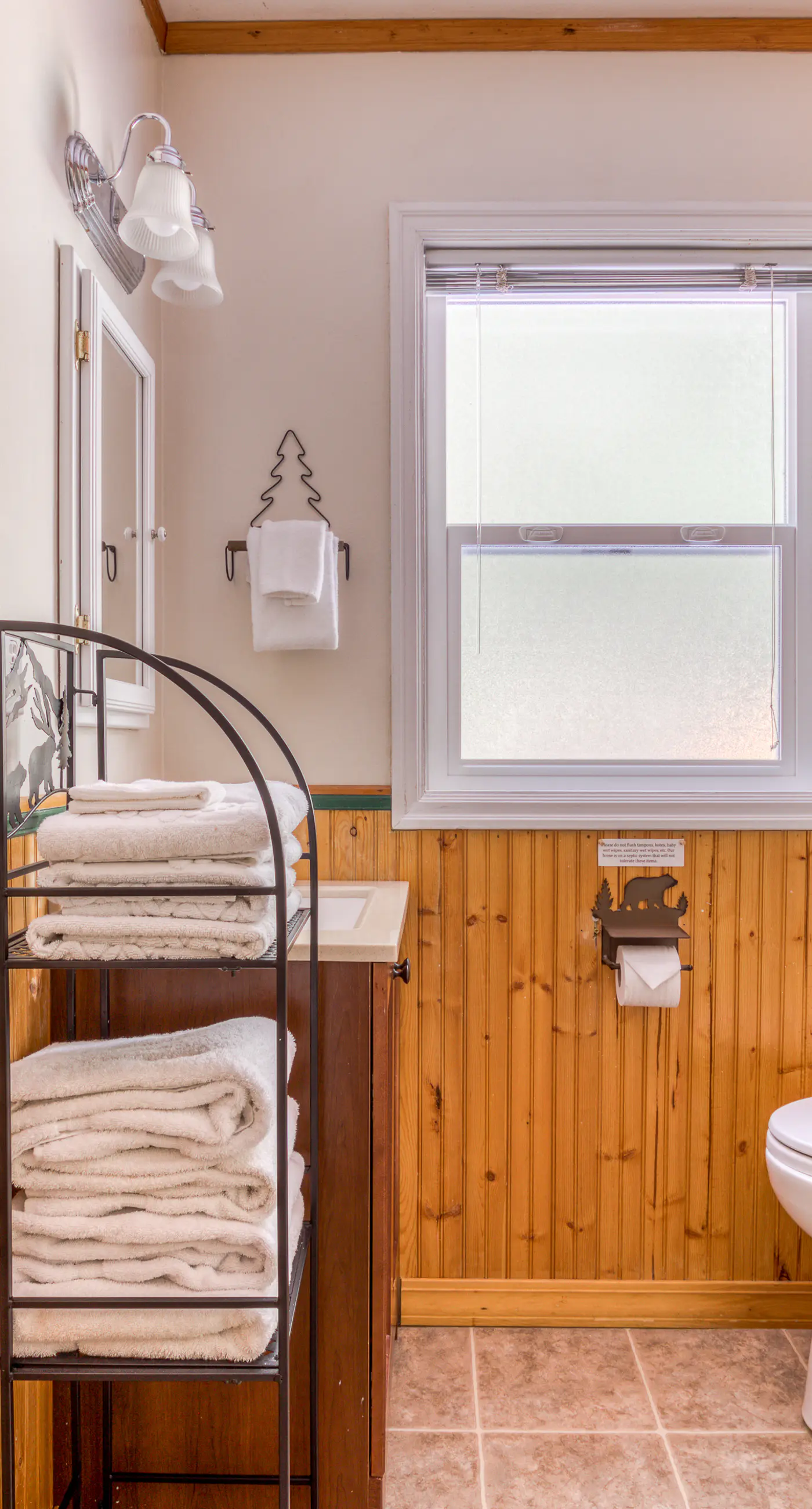 Barlow Creekside Lodge 3 BD Rhododendron, OR Vacation Rental Vacasa