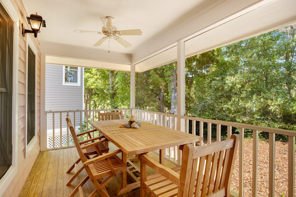 Casual cottage w/screened porch & shared pool - walk to the beach — Isle of Palms, SC — vacation rental