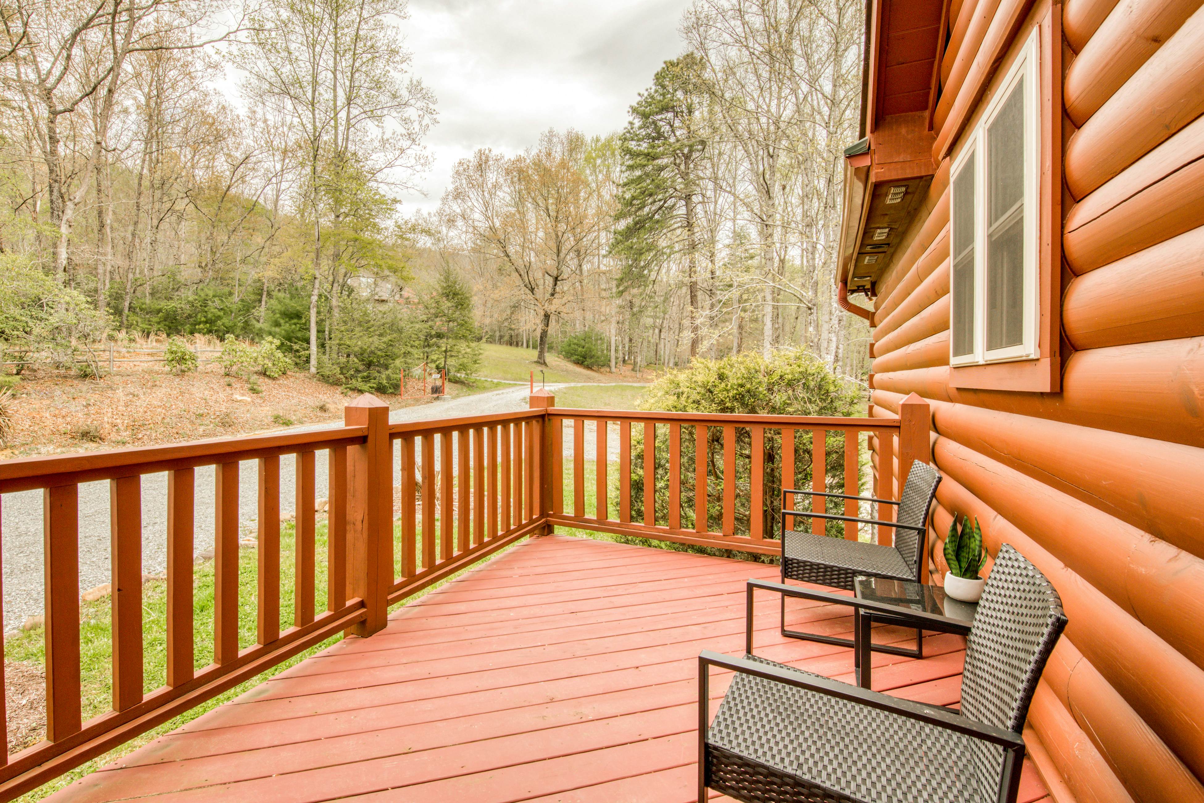 Lakefront Cabin 3 BD Mills River, NC Vacation Rental Vacasa