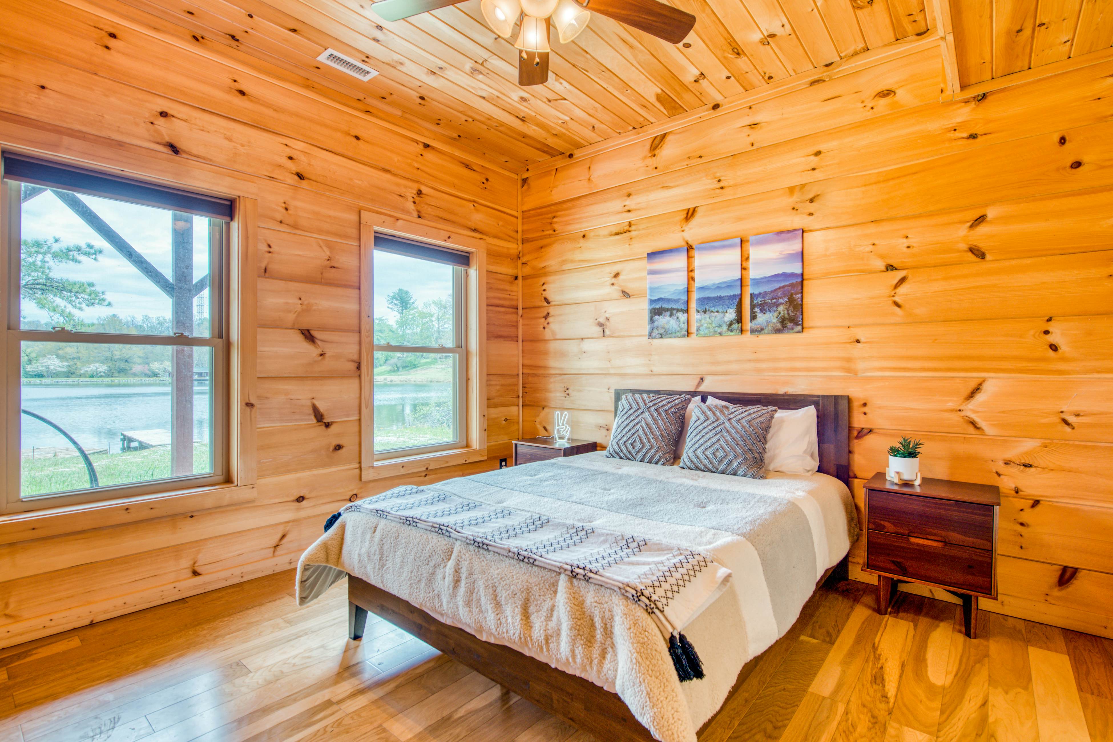 Lakefront Cabin 3 BD Mills River, NC Vacation Rental Vacasa