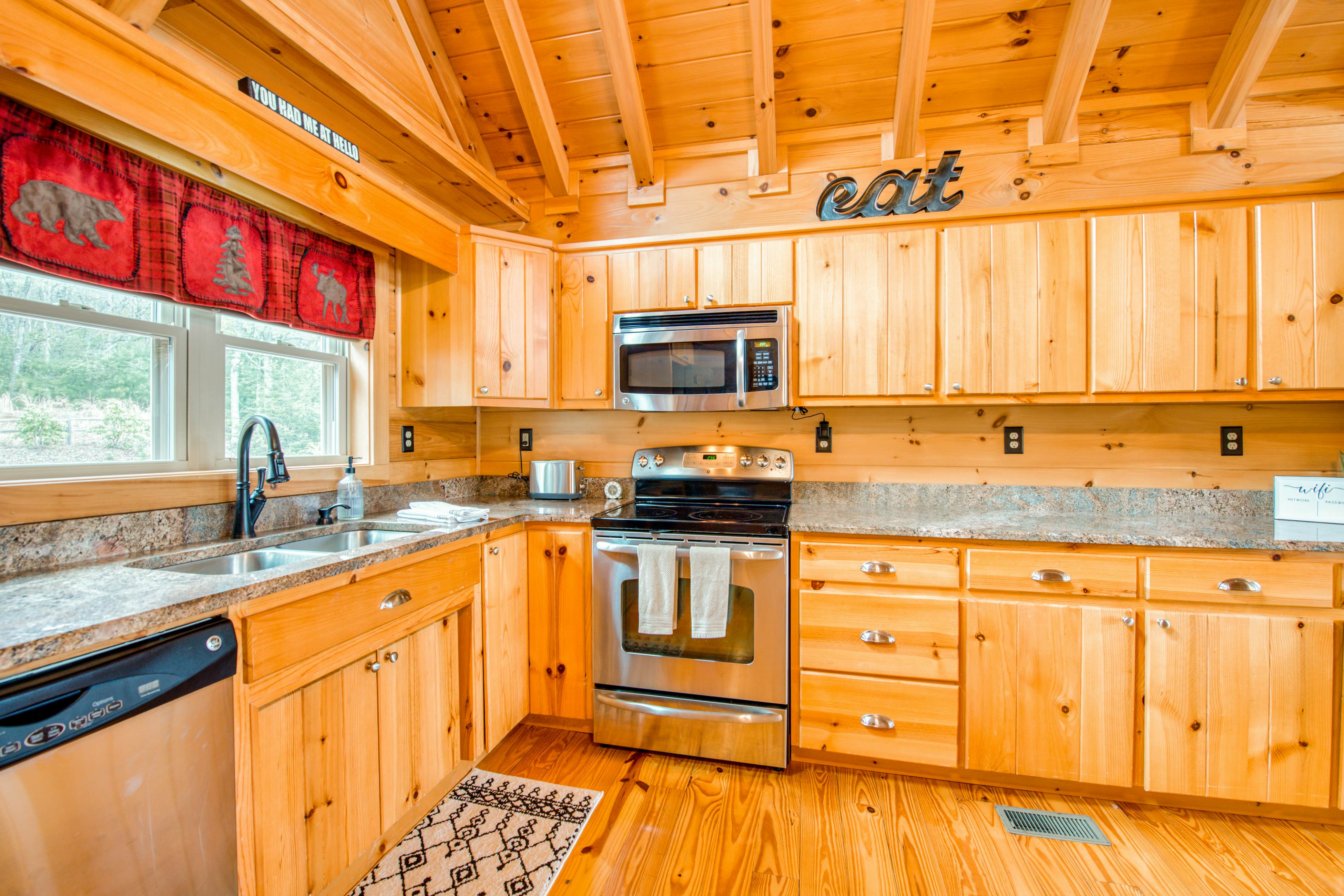 Lakefront Cabin 3 BD Mills River, NC Vacation Rental Vacasa