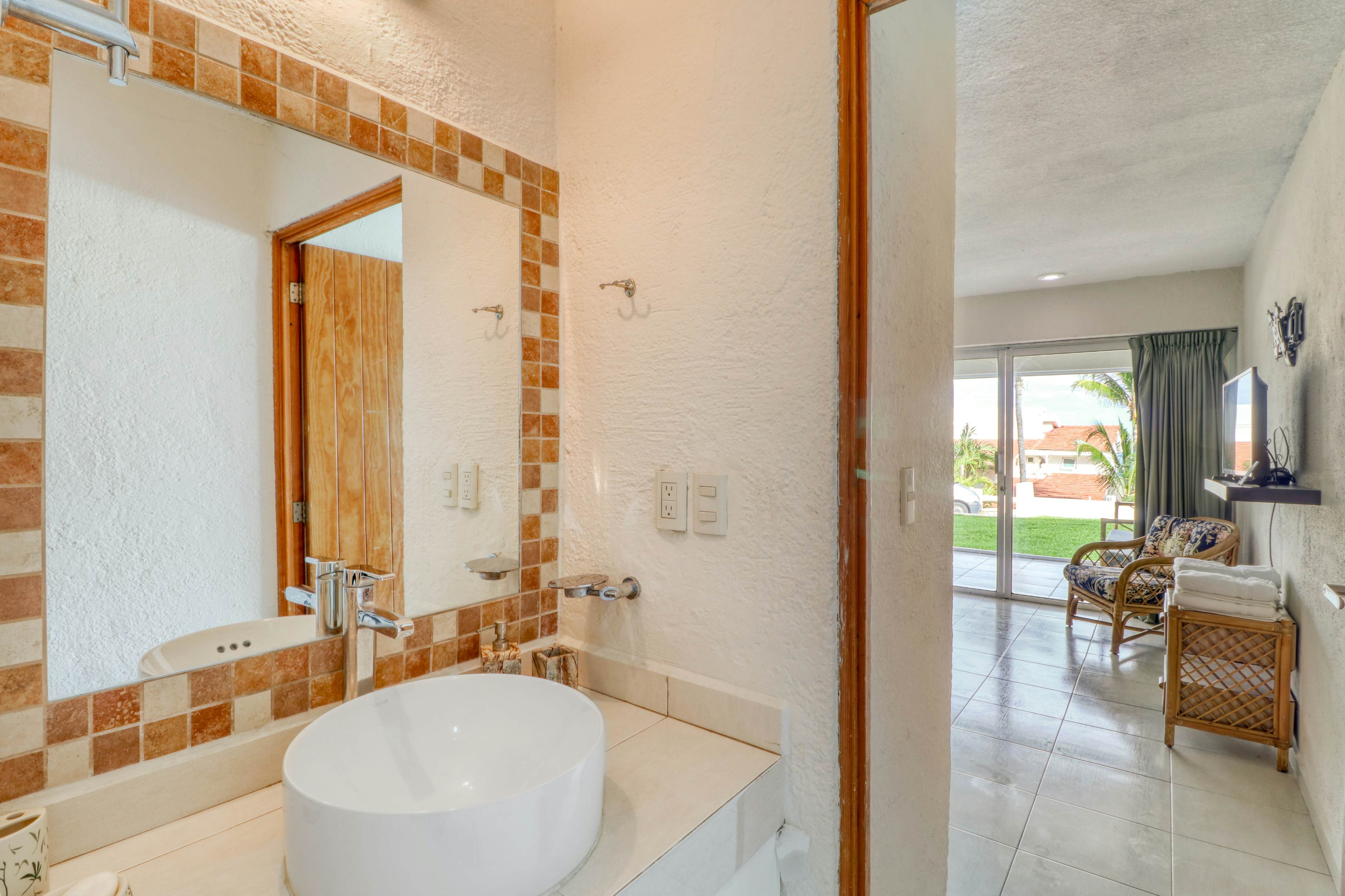 Suites Brisas # 5003, Framboyan Hotel Zone