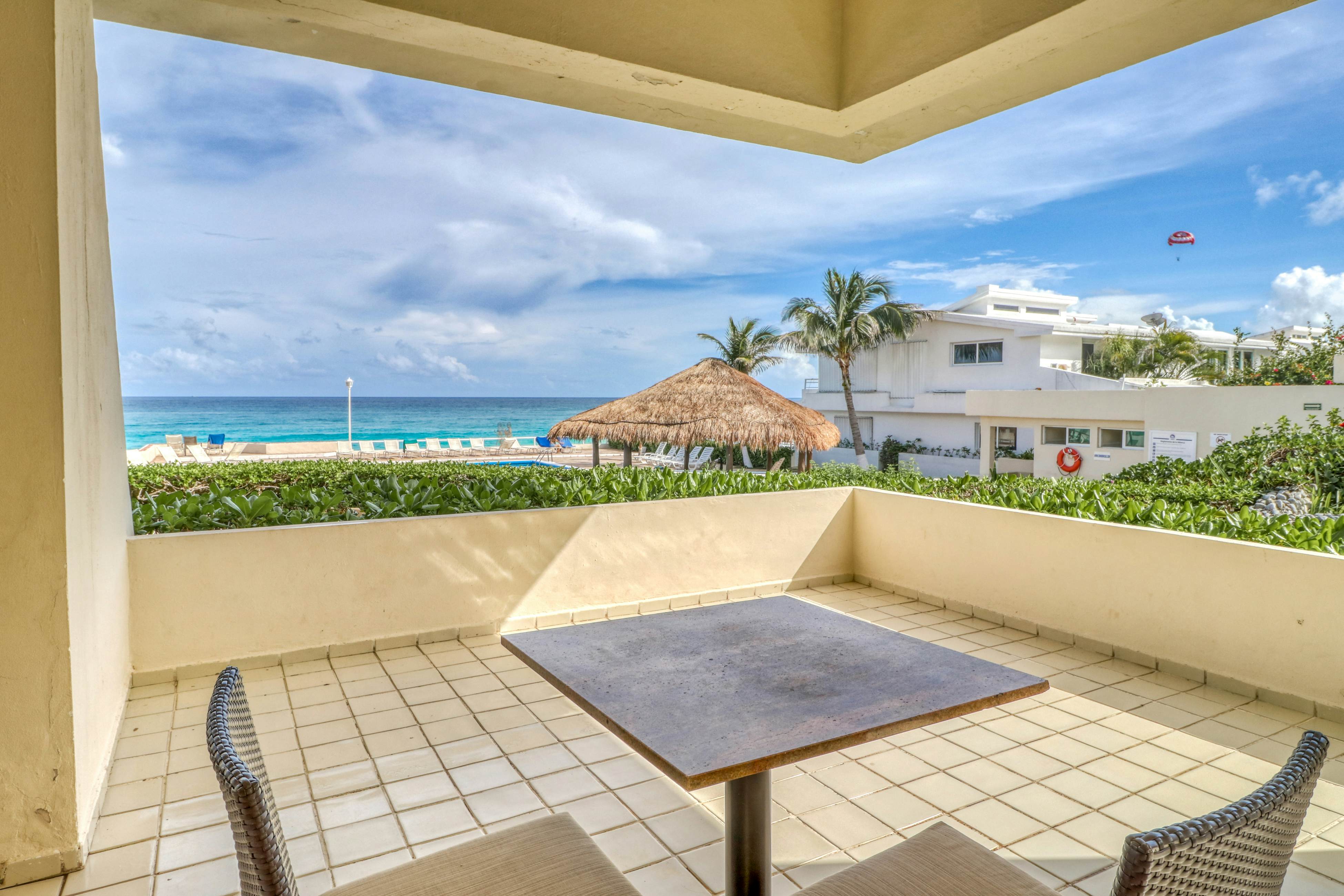 Suites Brisas # 5003, Framboyan Hotel Zone