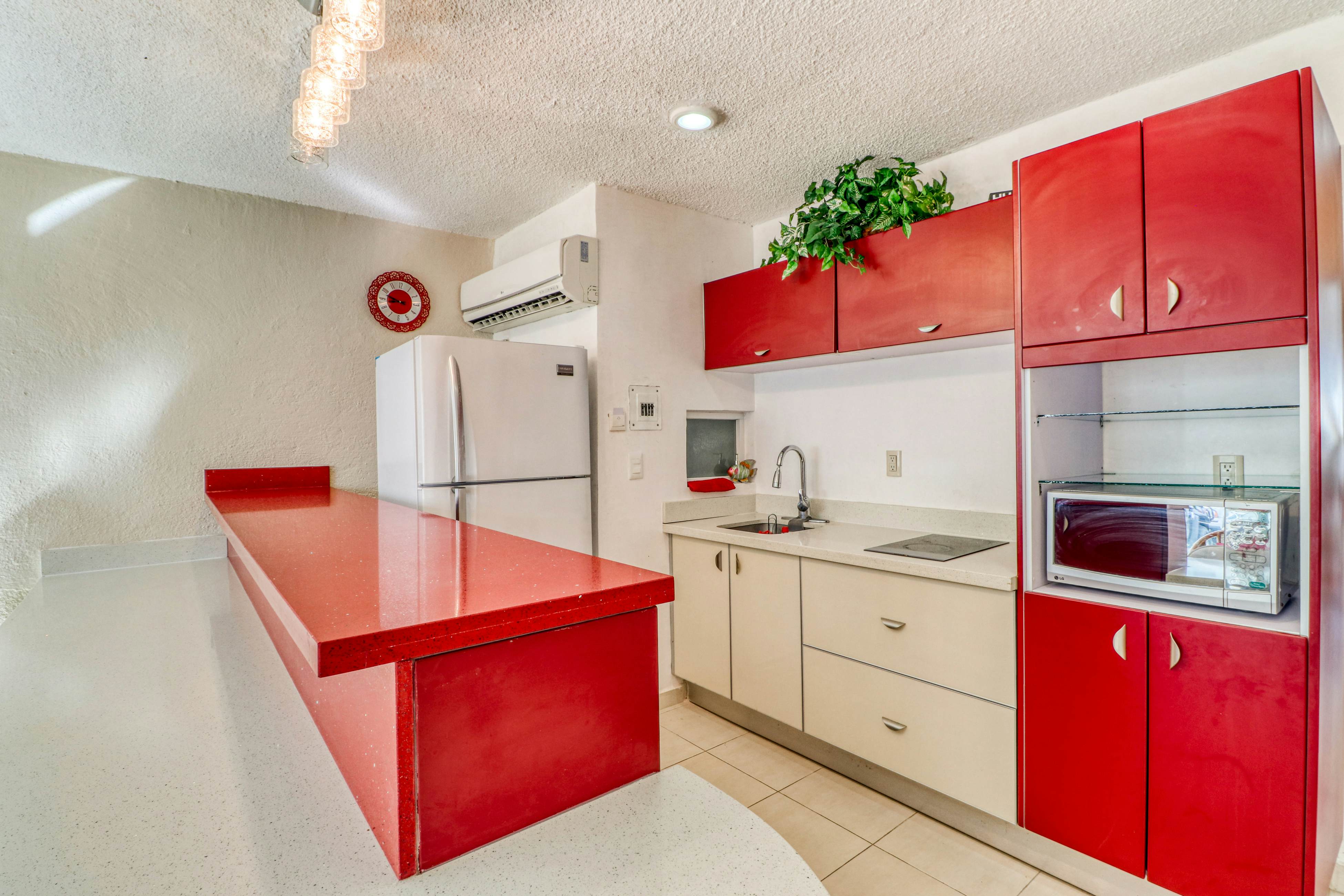 Suites Brisas # 5003, Framboyan Hotel Zone