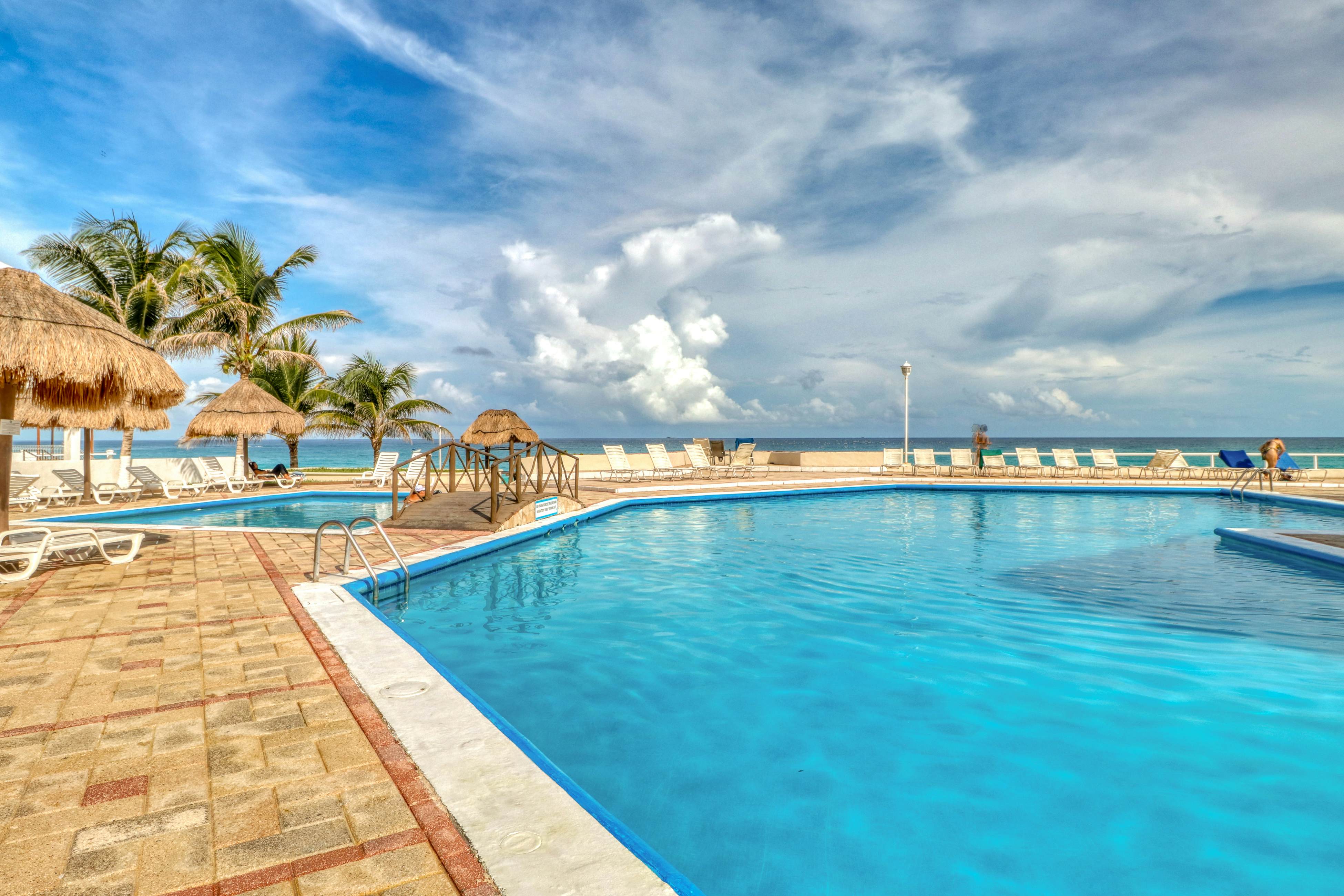 Suites Brisas # 5003, Framboyan Hotel Zone