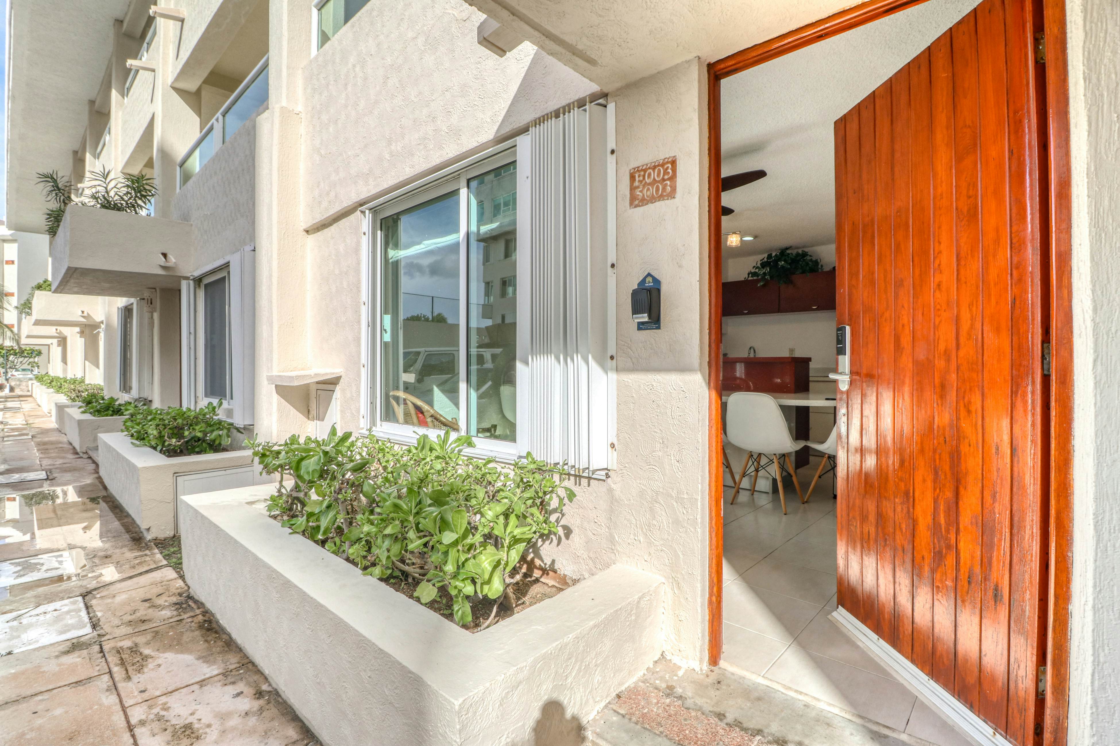 Suites Brisas # 5003, Framboyan Hotel Zone