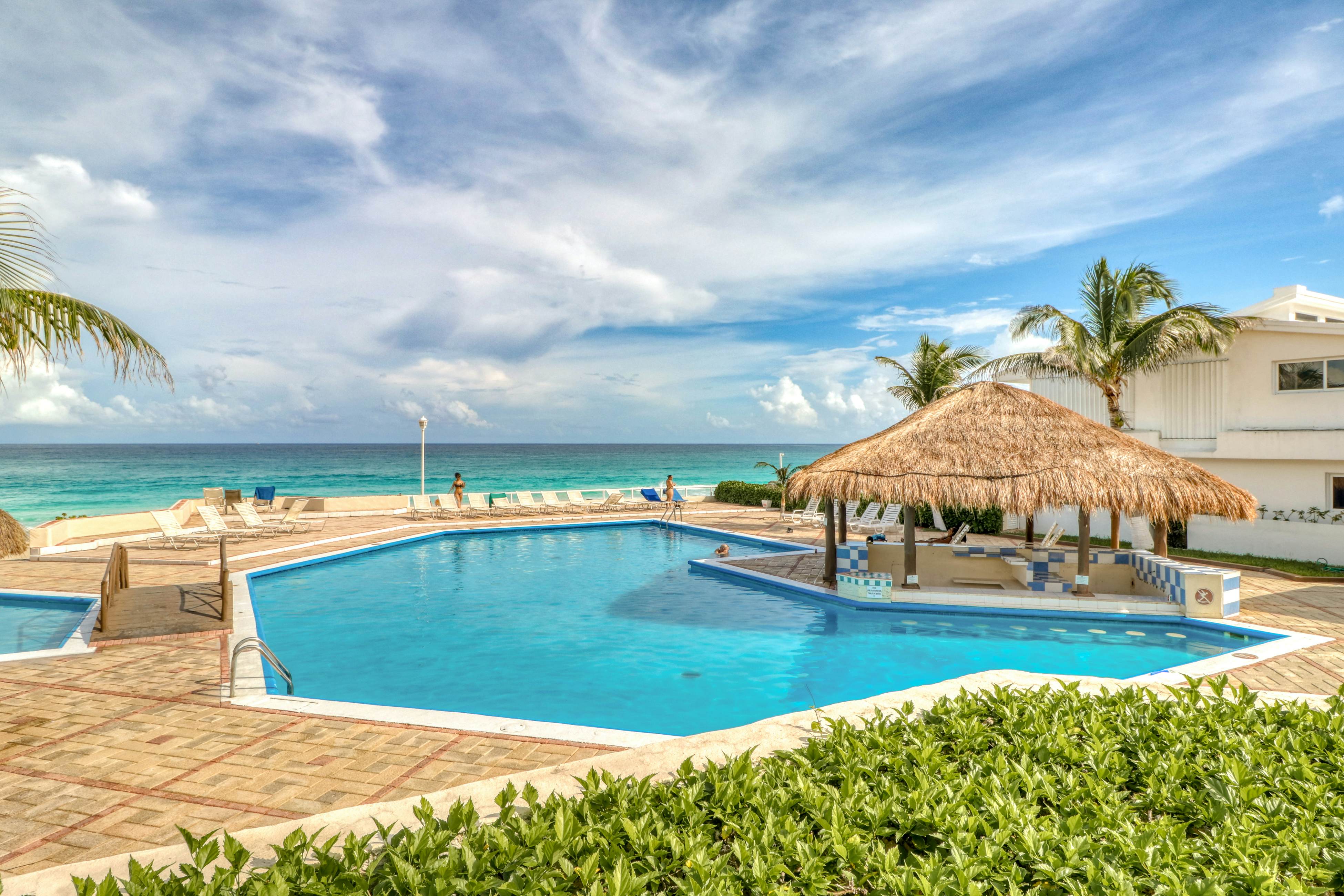 Suites Brisas # 5003, Framboyan Hotel Zone