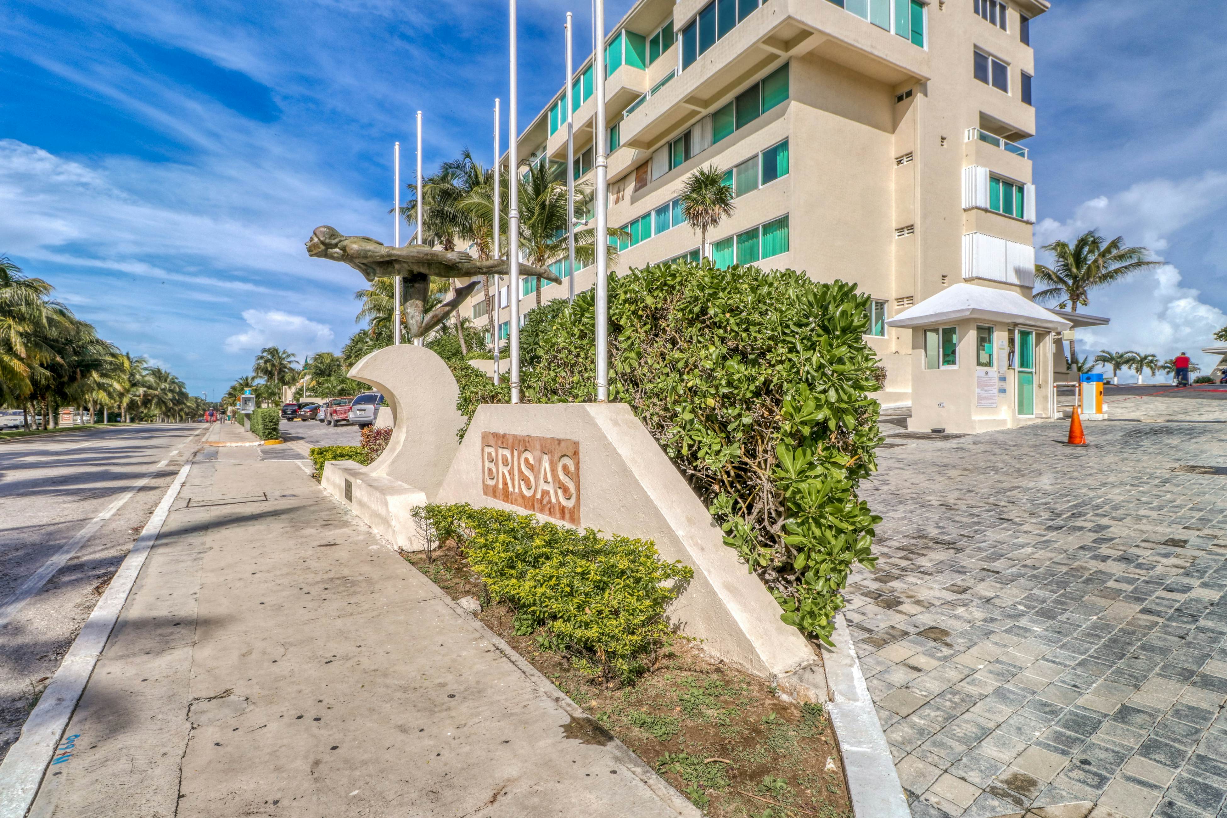 Suites Brisas # 5003, Framboyan Hotel Zone