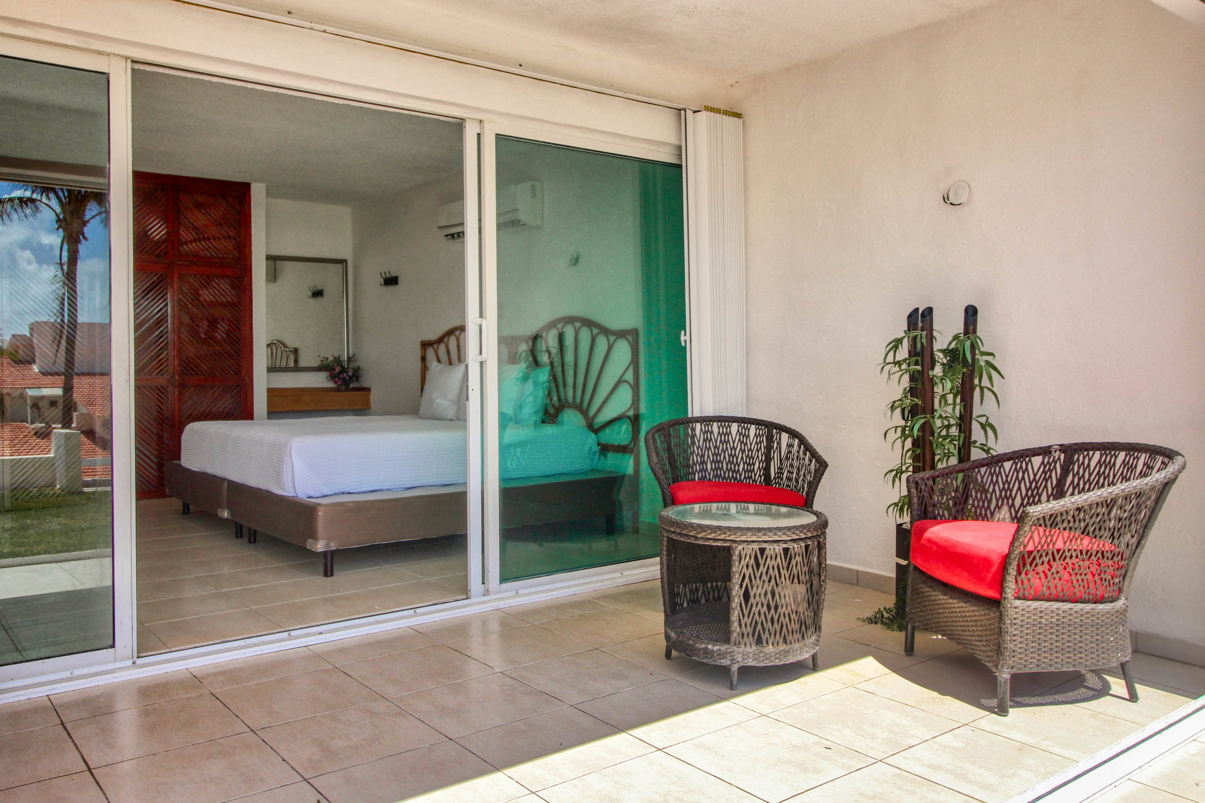 Suites Brisas # 5003, Framboyan Hotel Zone