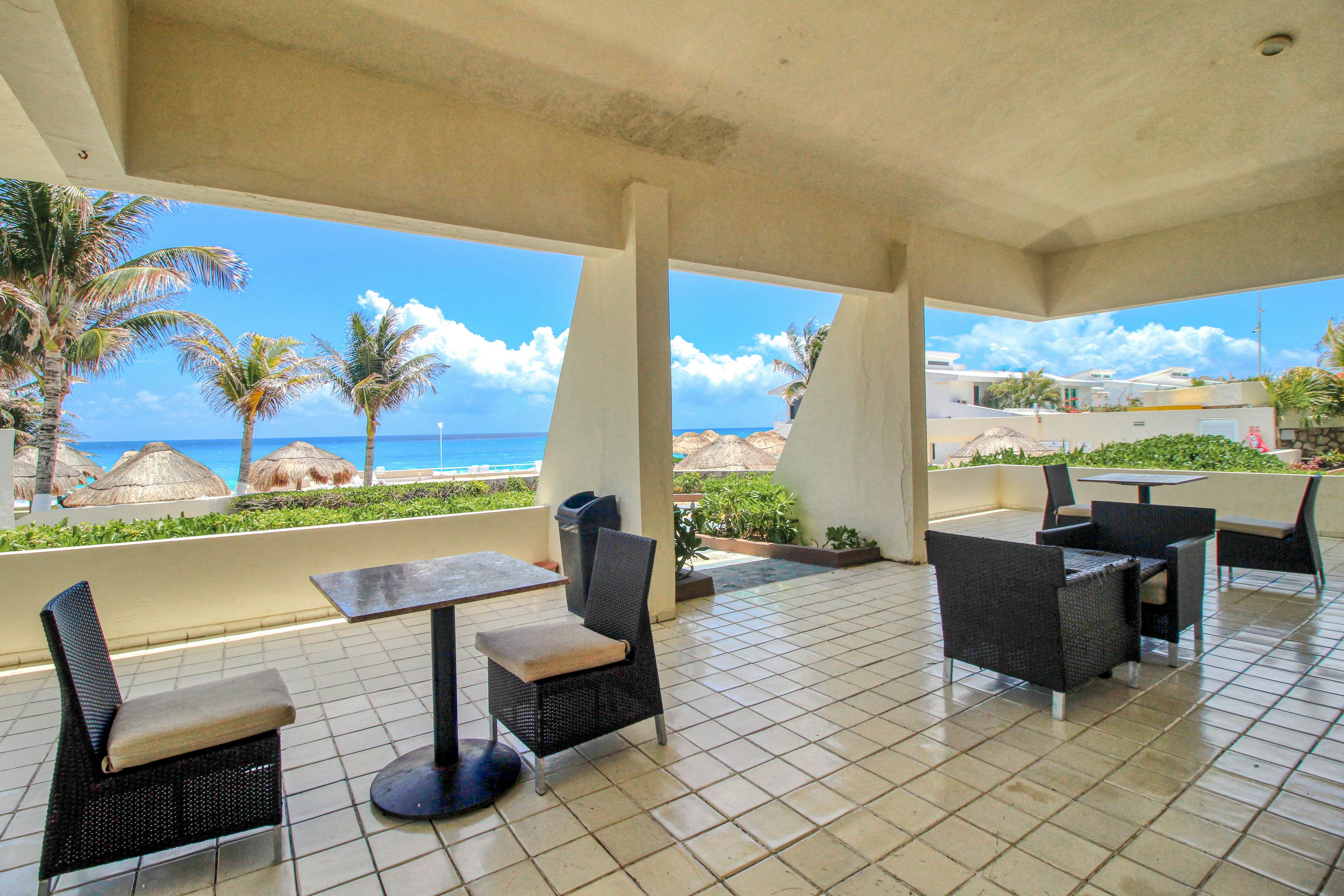 Suites Brisas # 5003, Framboyan Hotel Zone