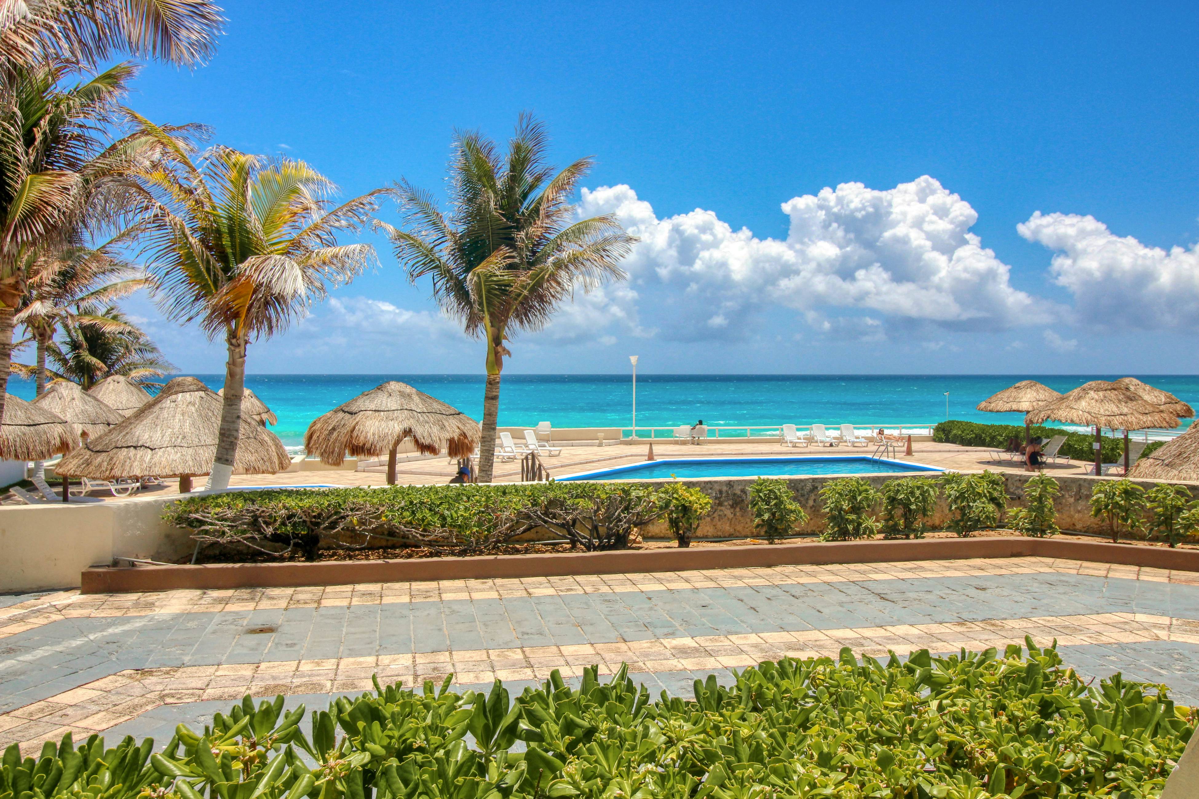 Suites Brisas # 5003, Framboyan Hotel Zone