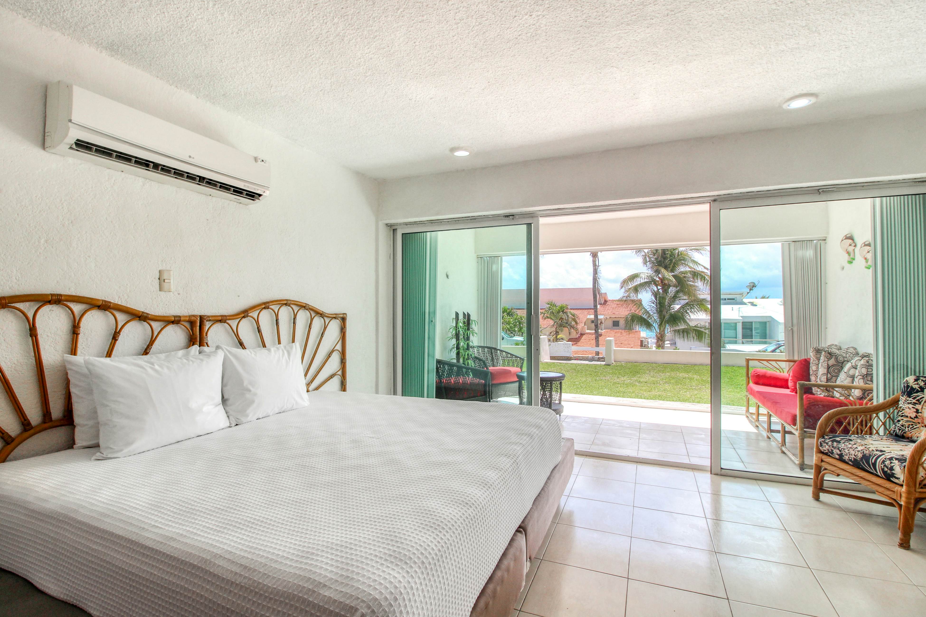 Suites Brisas # 5003, Framboyan Hotel Zone