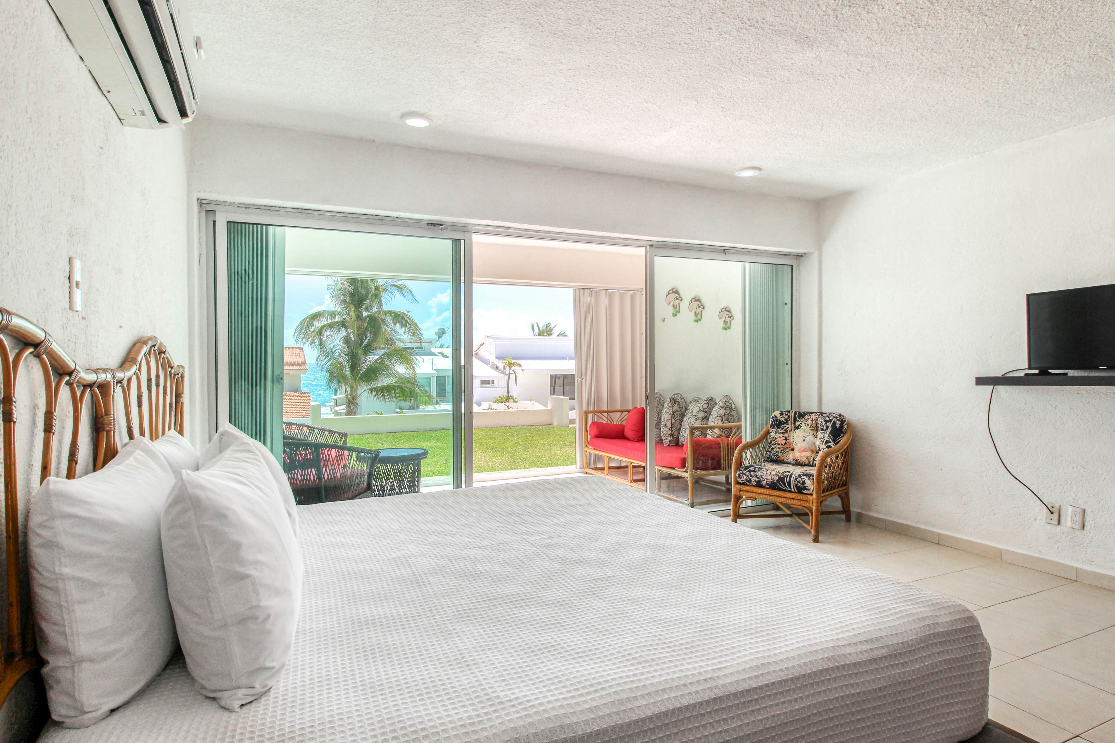 Suites Brisas # 5003, Framboyan Hotel Zone