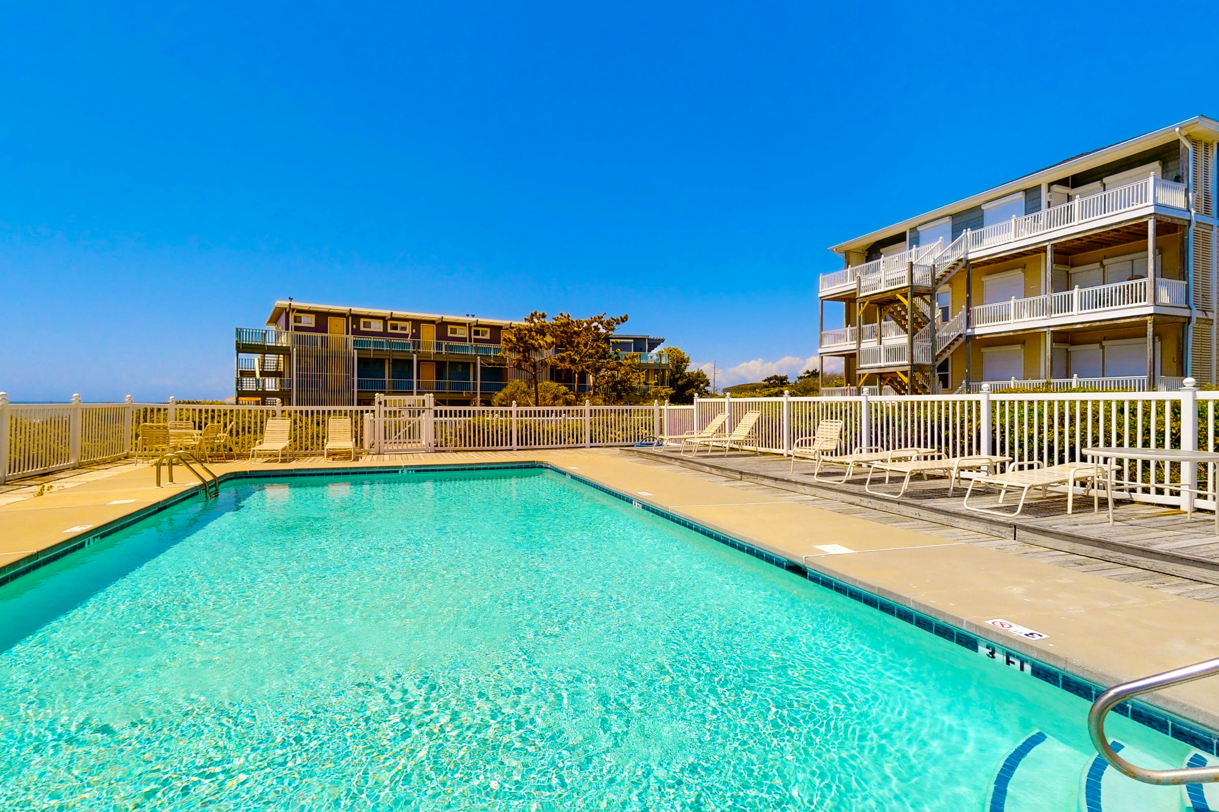 Windjammer Inn Pine Knoll Shores Nc - g6u5h9a