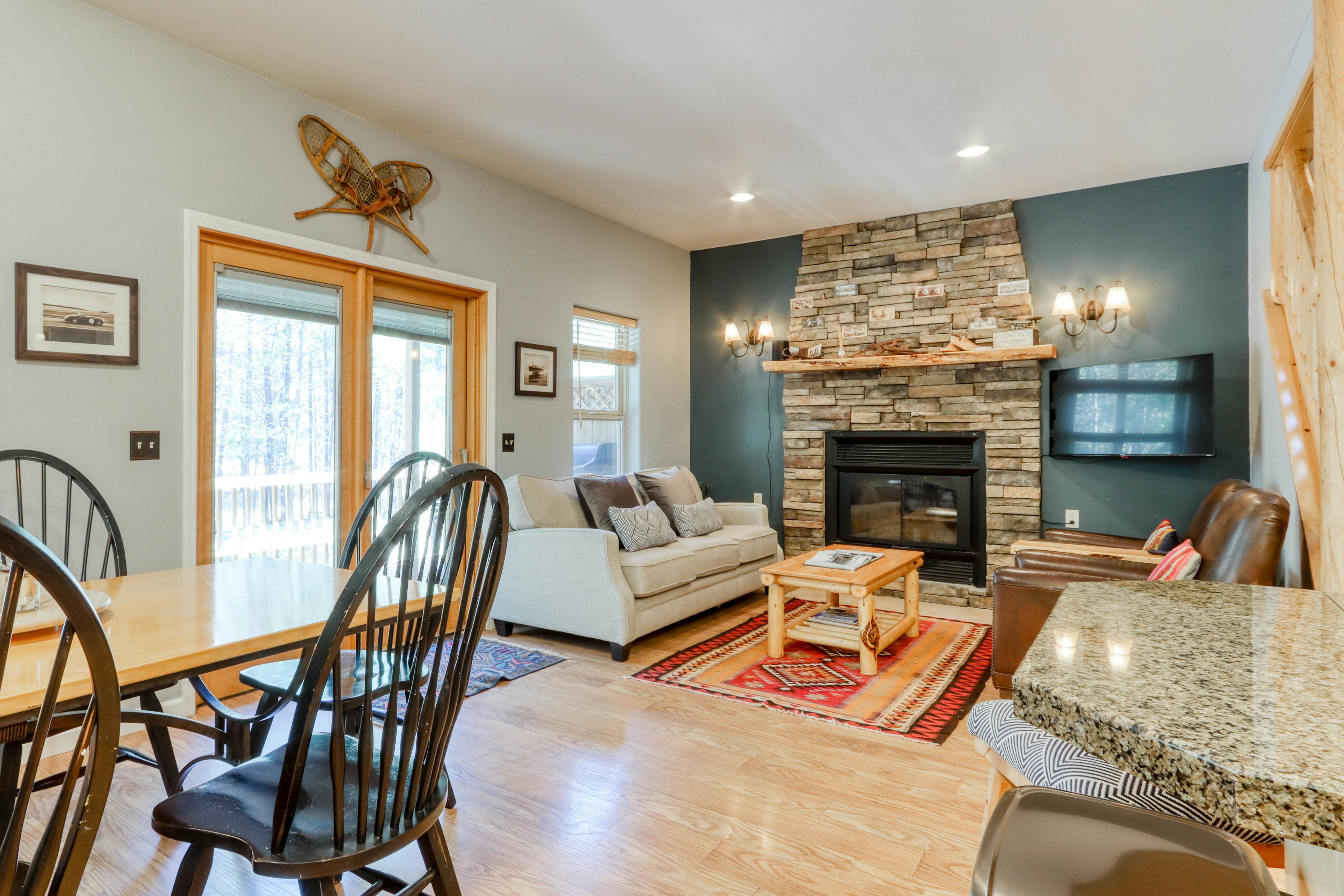 Deschutes River Getaway 3 BD Sunriver, OR Vacation Rental Vacasa