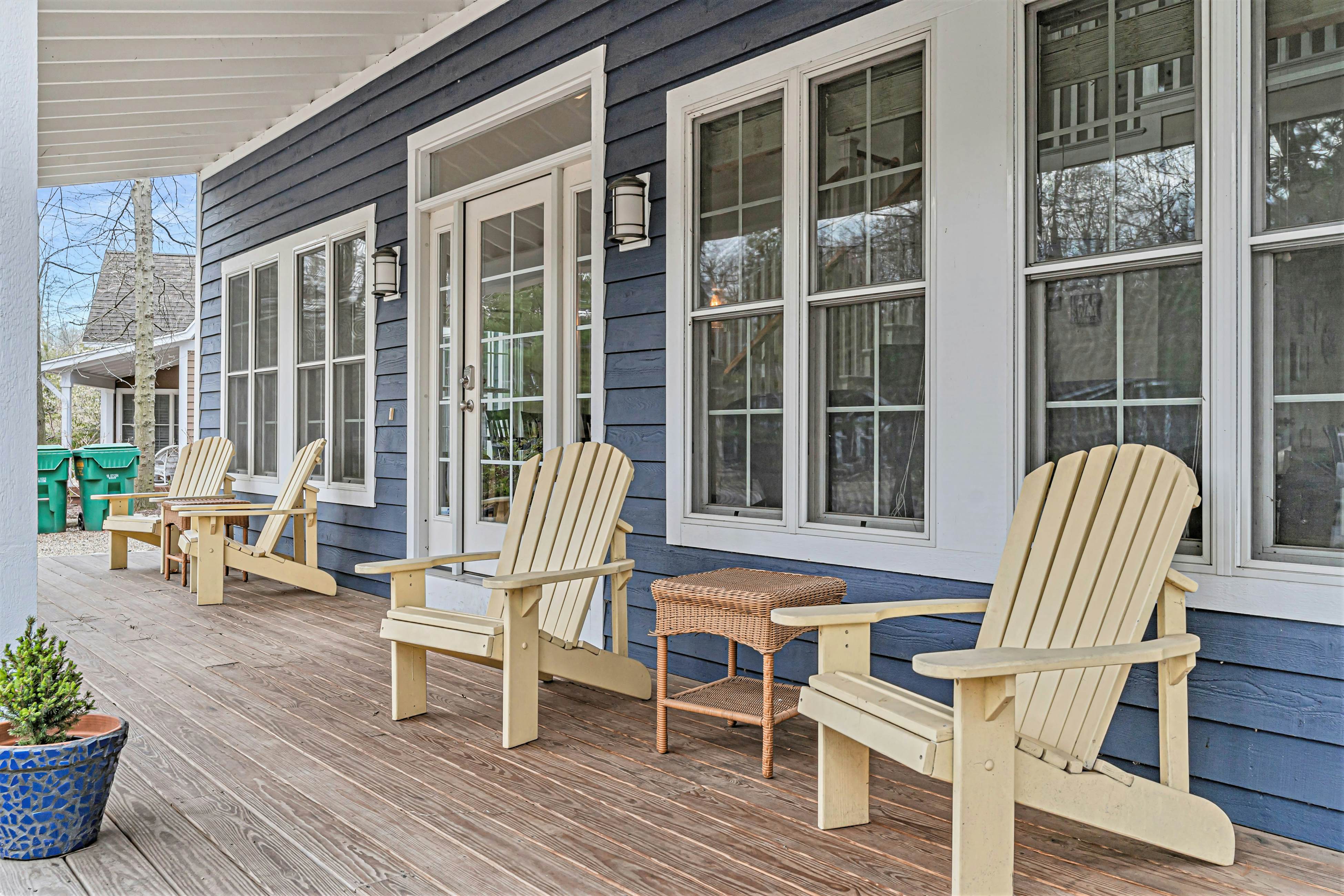 Lakeshore Cottage 4 BD Union Pier, MI Vacation Rental Vacasa