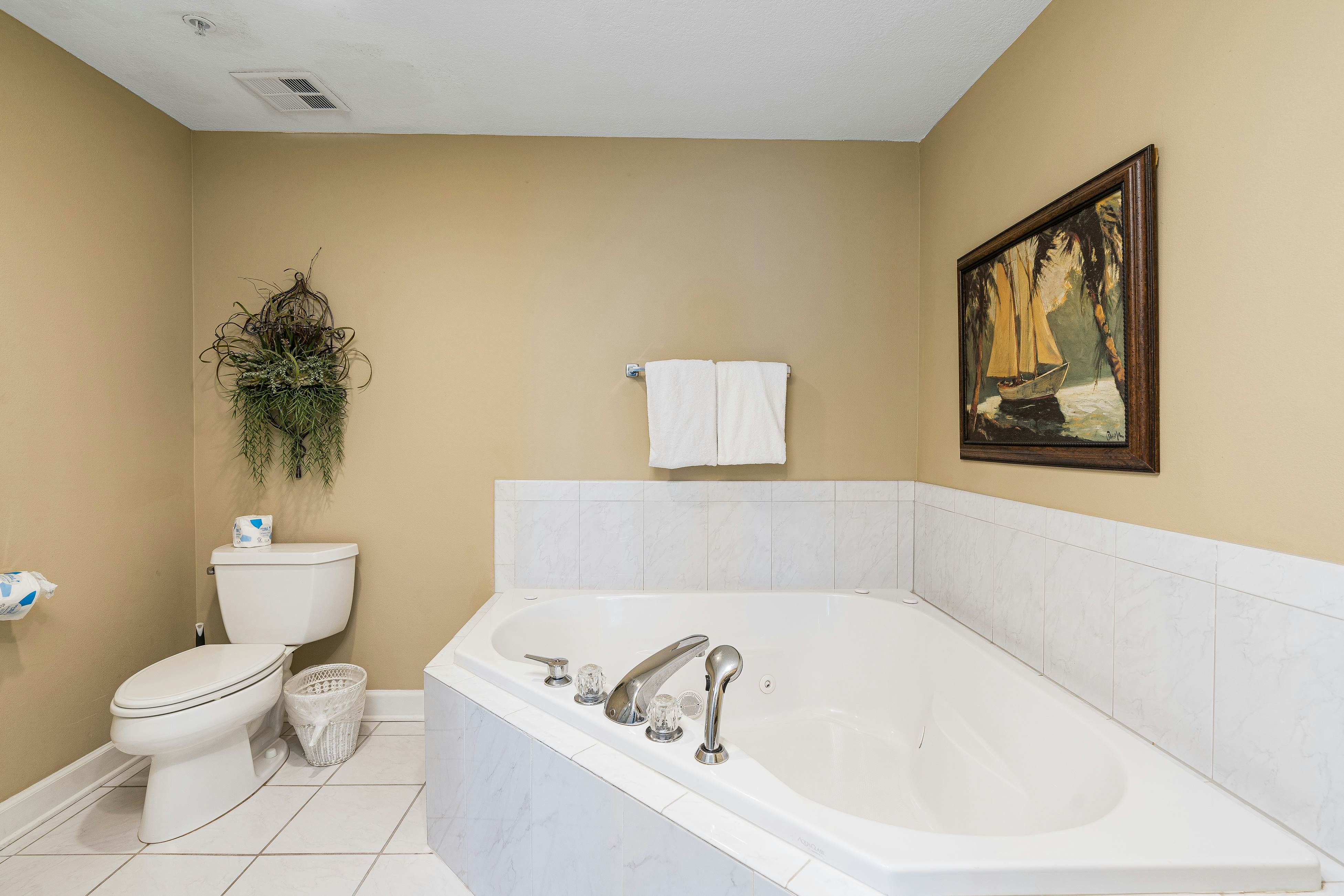 Admirals Quarters 1006