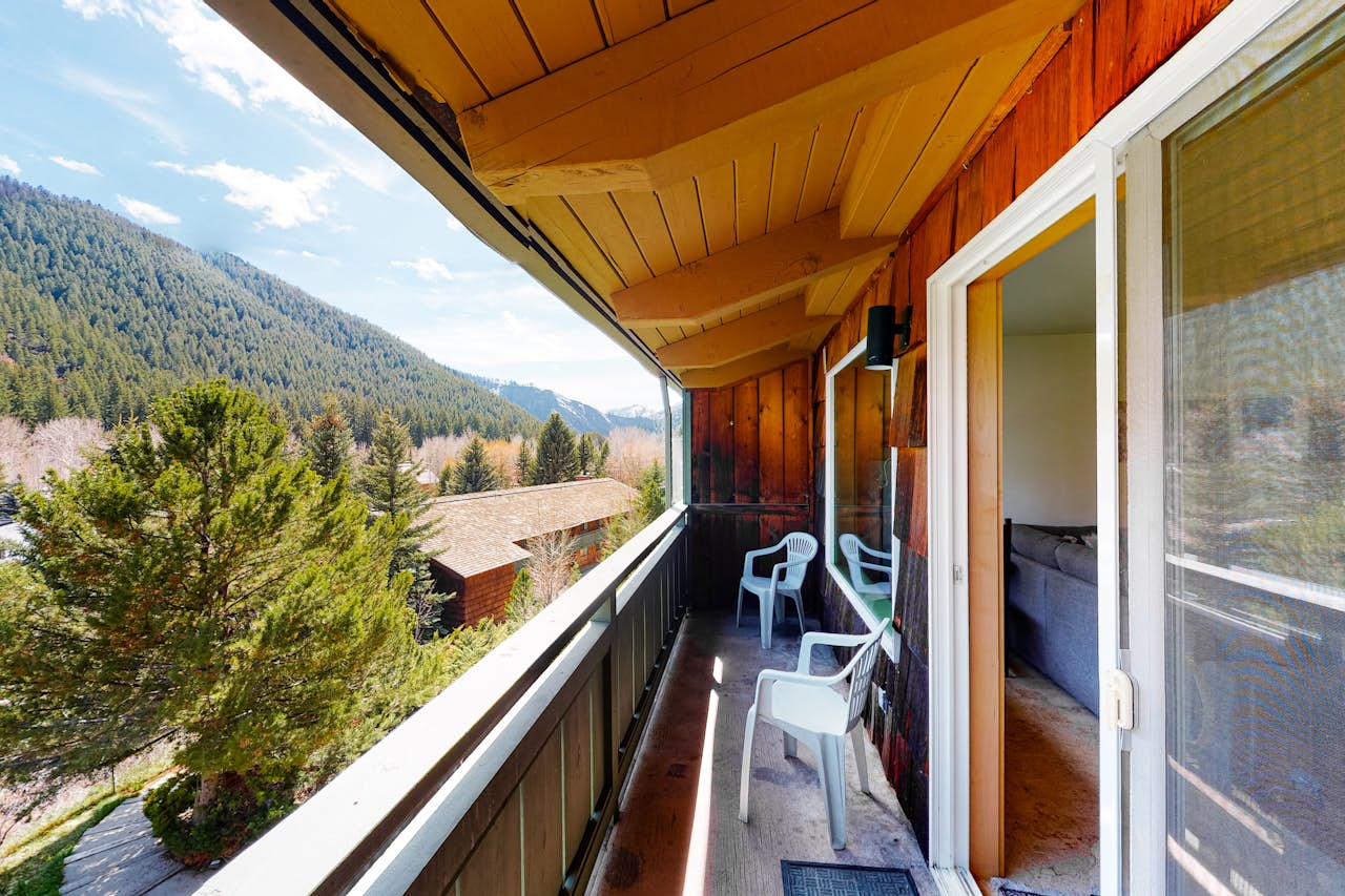 Limelight Base Camp Condo. Ski, bike, & adventure! 1 BD Ketchum, ID