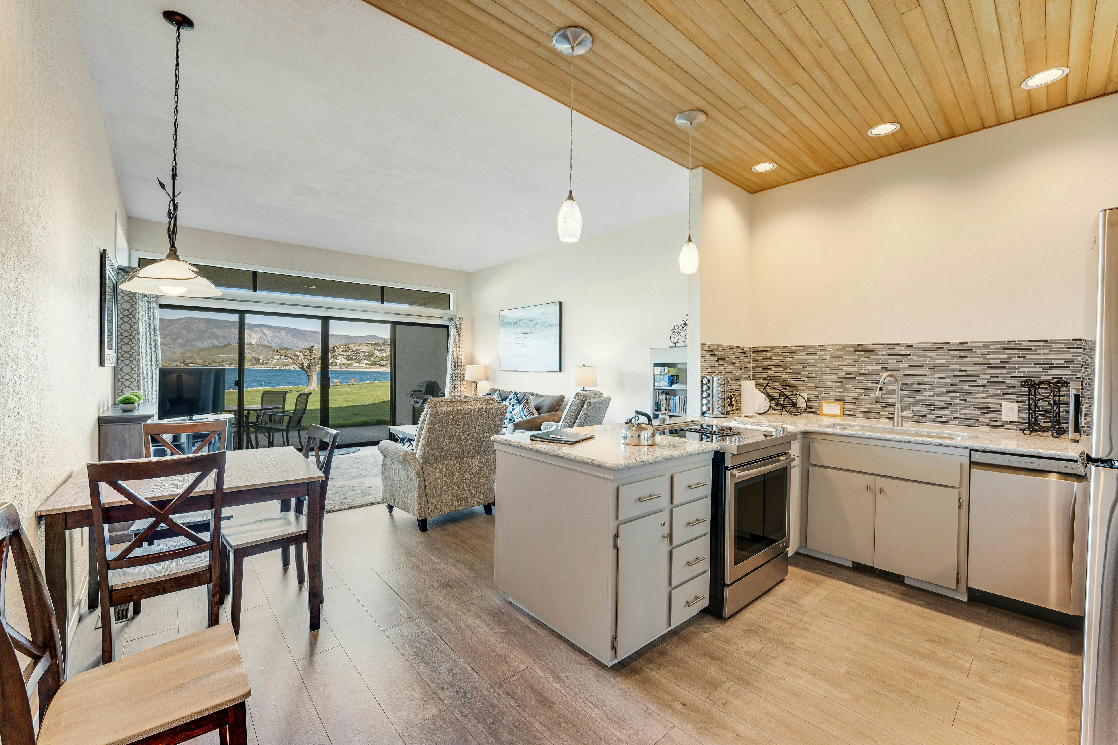 Lake Chelan Shores - Sweet Retreat  #3-3