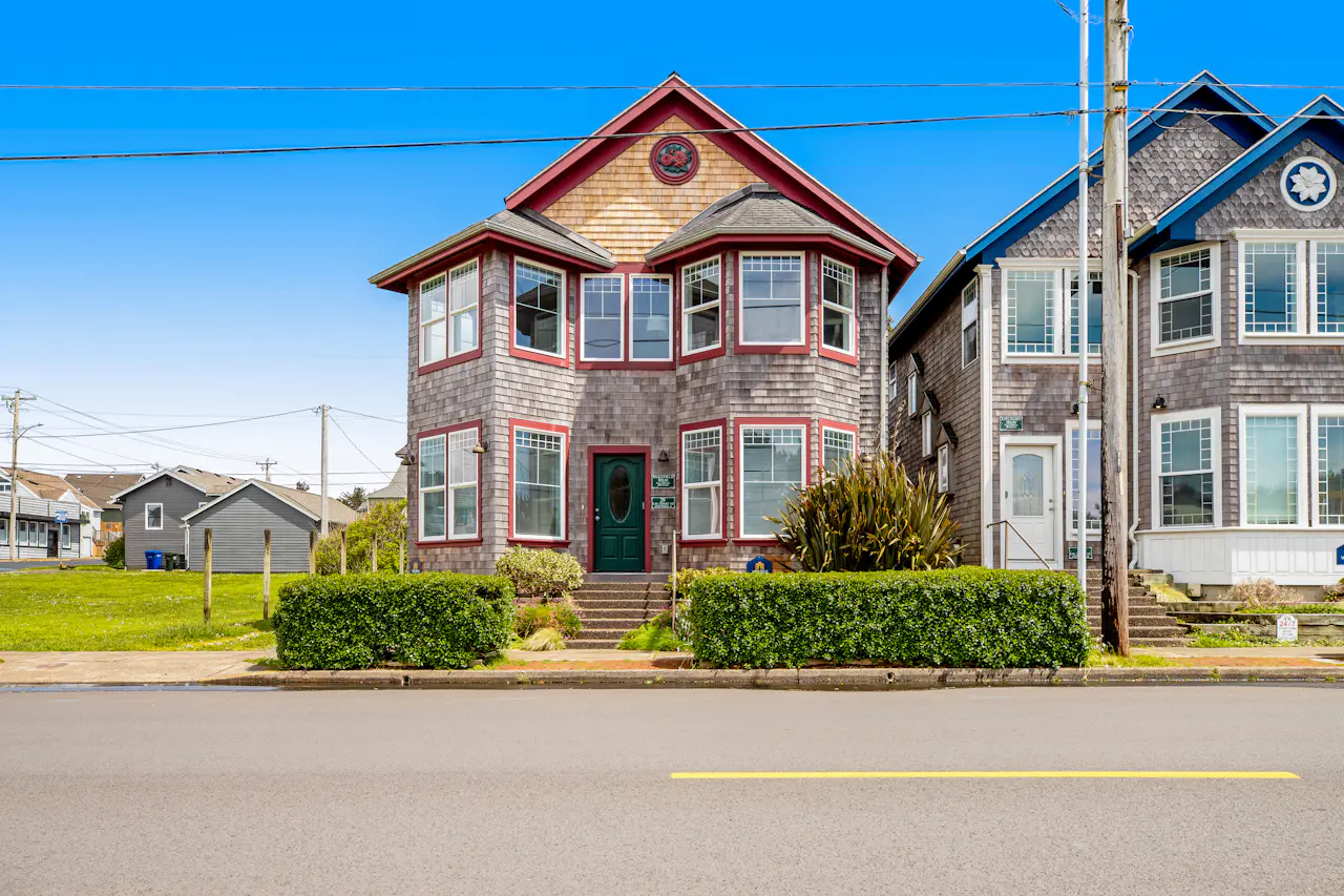 Fairhaven Wakefield House 4 BD Newport, OR Vacation Rental Vacasa