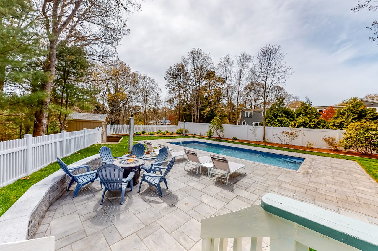 Capeside Harbor Retreat East Falmouth, MA (Heated pool till mid