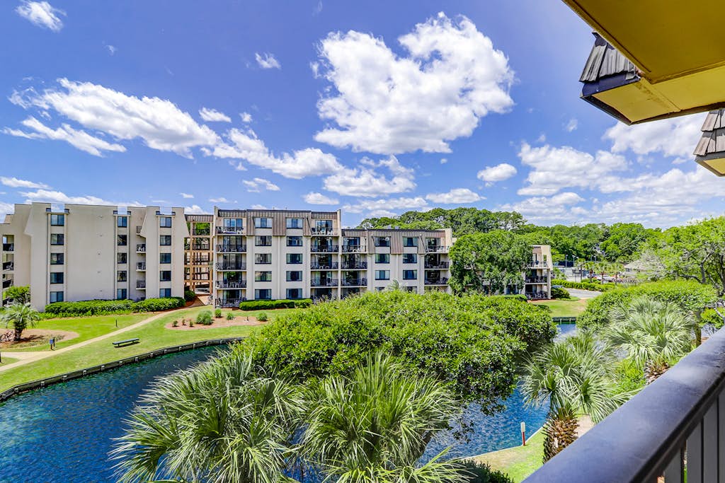 Cozy Condo with Ocean Views, Shared Pools, Hot Tub, Beach Access & Tennis — Hilton Head, SC — vacation rental
