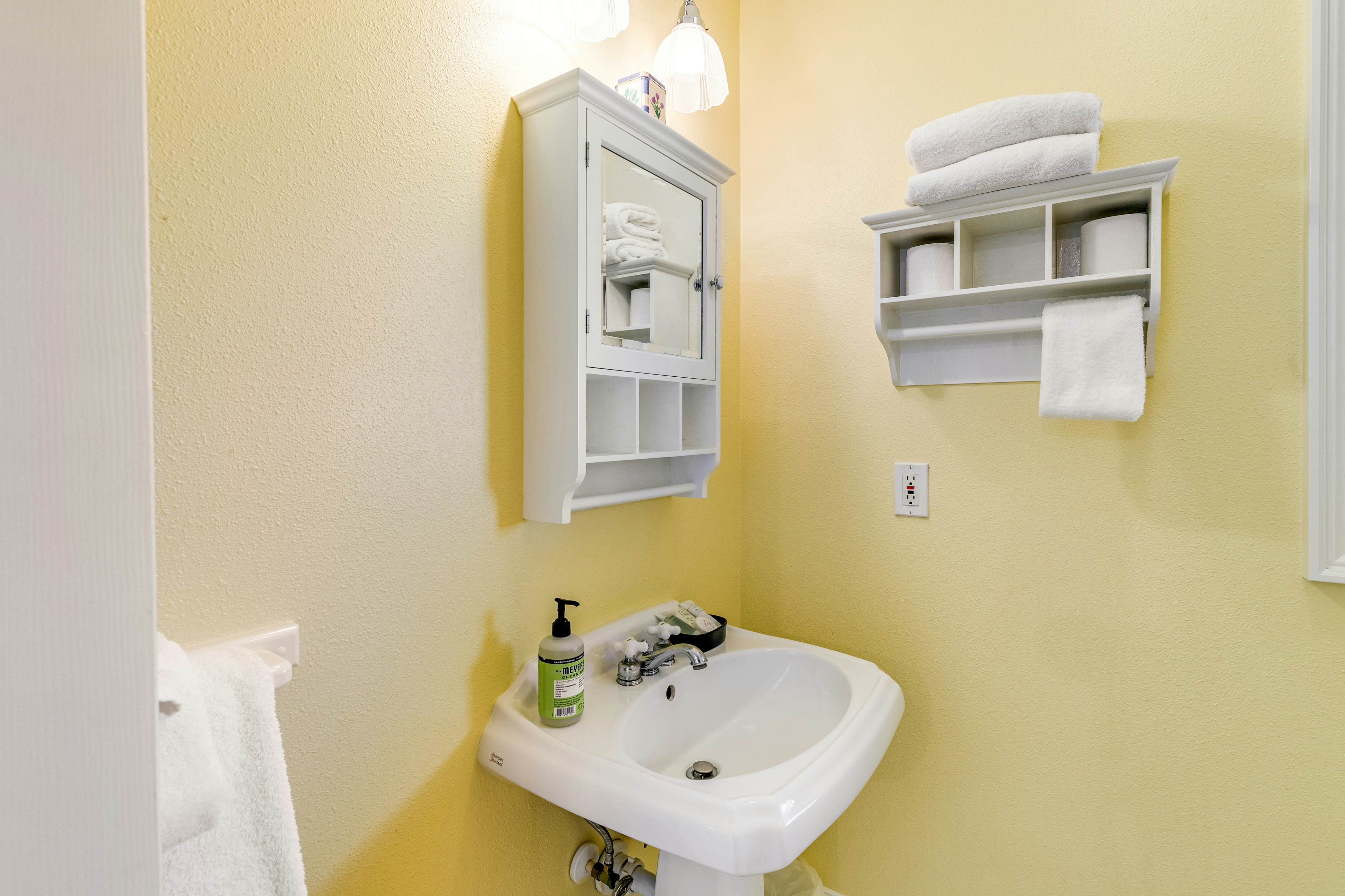 Fairhaven Applegate, Bennington, and Wakefield House 12 BD Newport