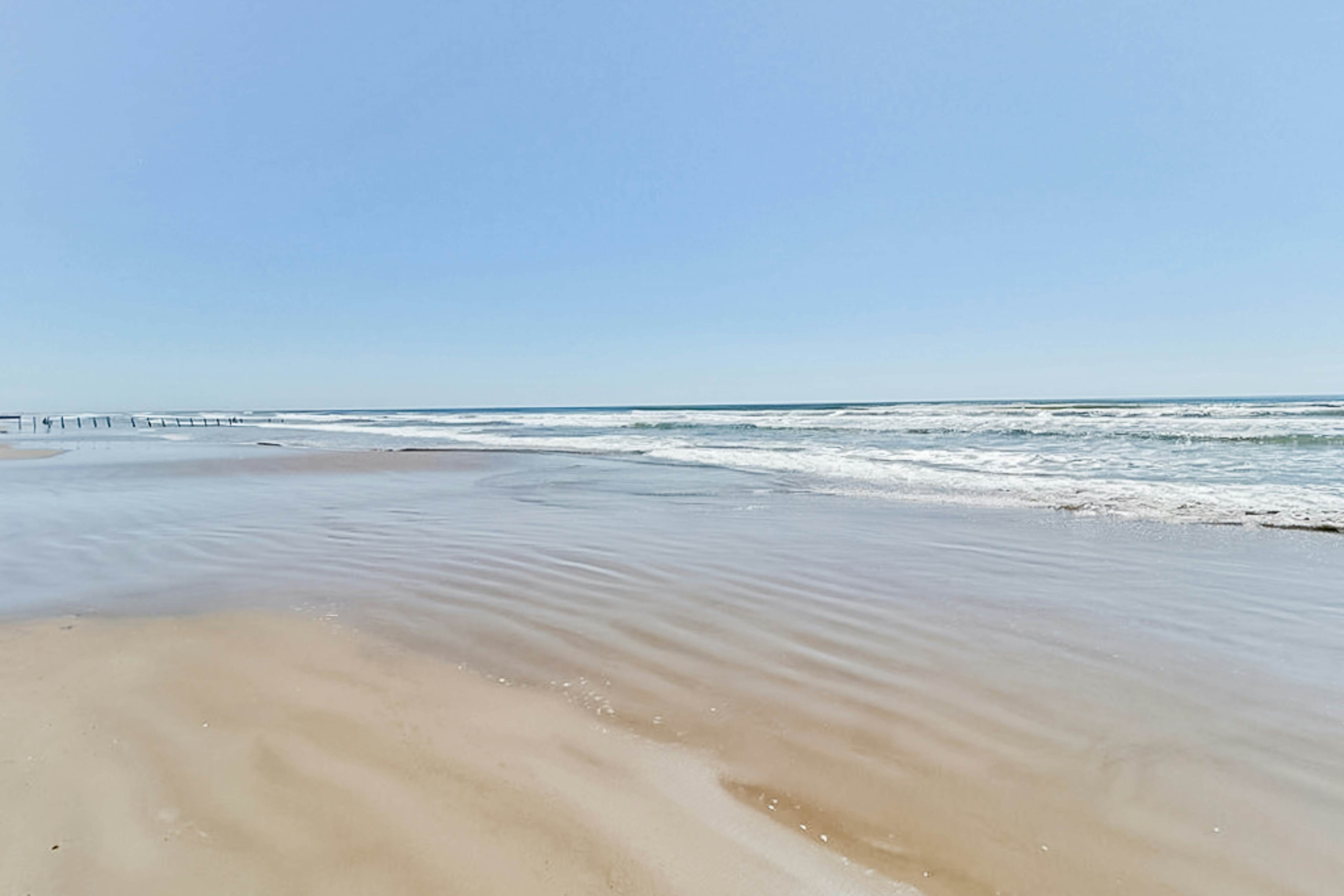 Beach Club - Ocean Breeze Retreat – Island Condo