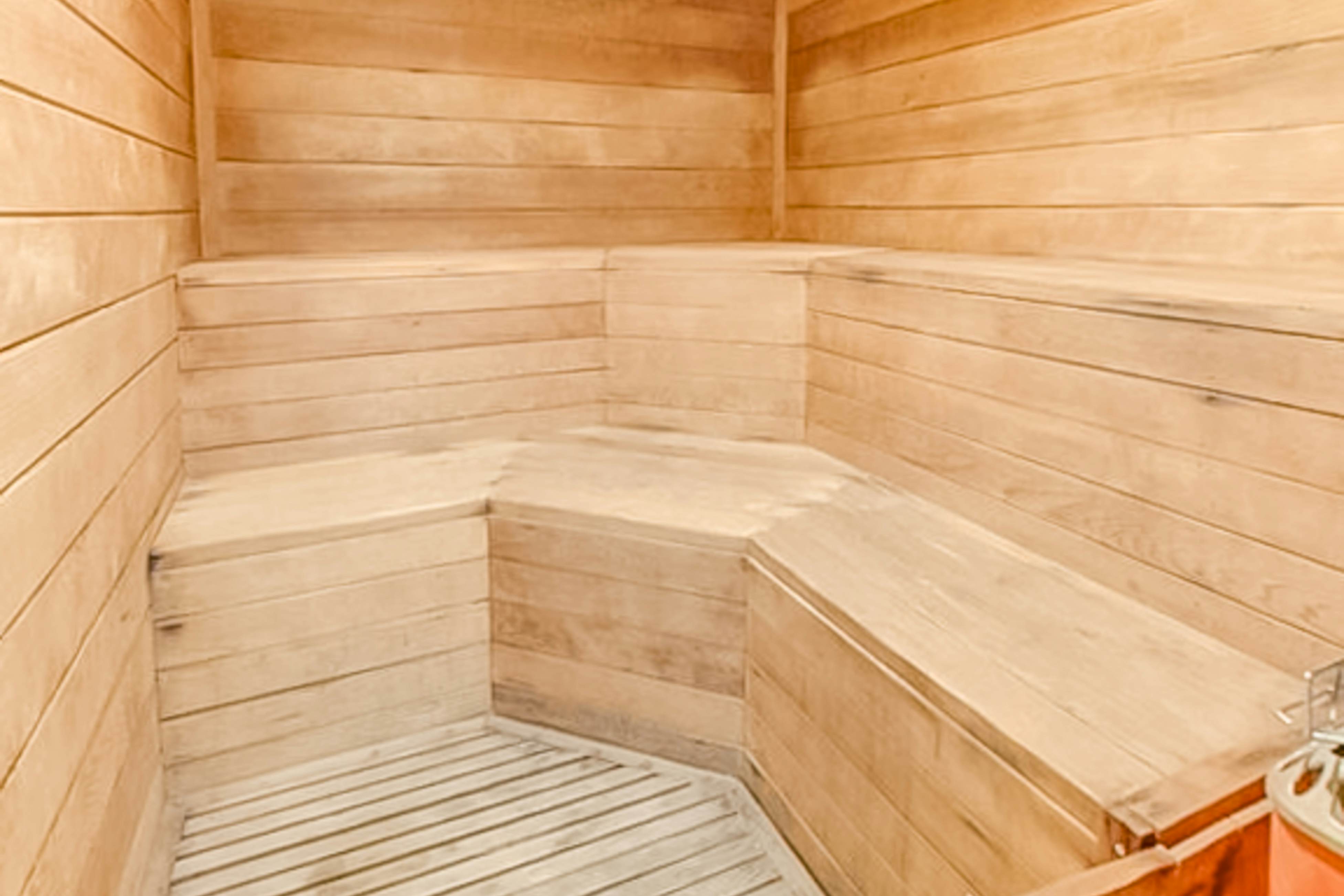 Beach Club - Ocean Breeze Retreat – Island Condo