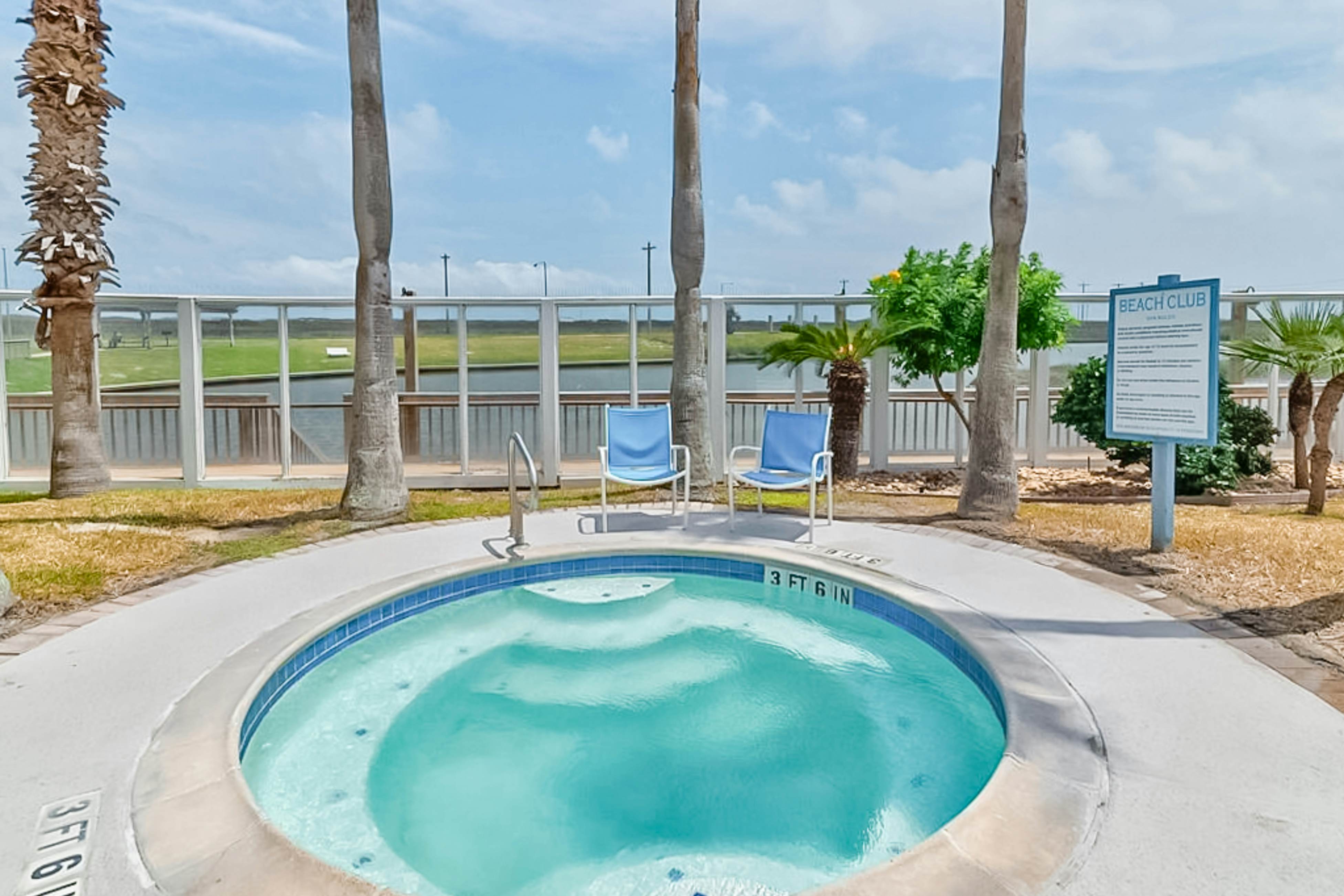 Beach Club - Ocean Breeze Retreat – Island Condo