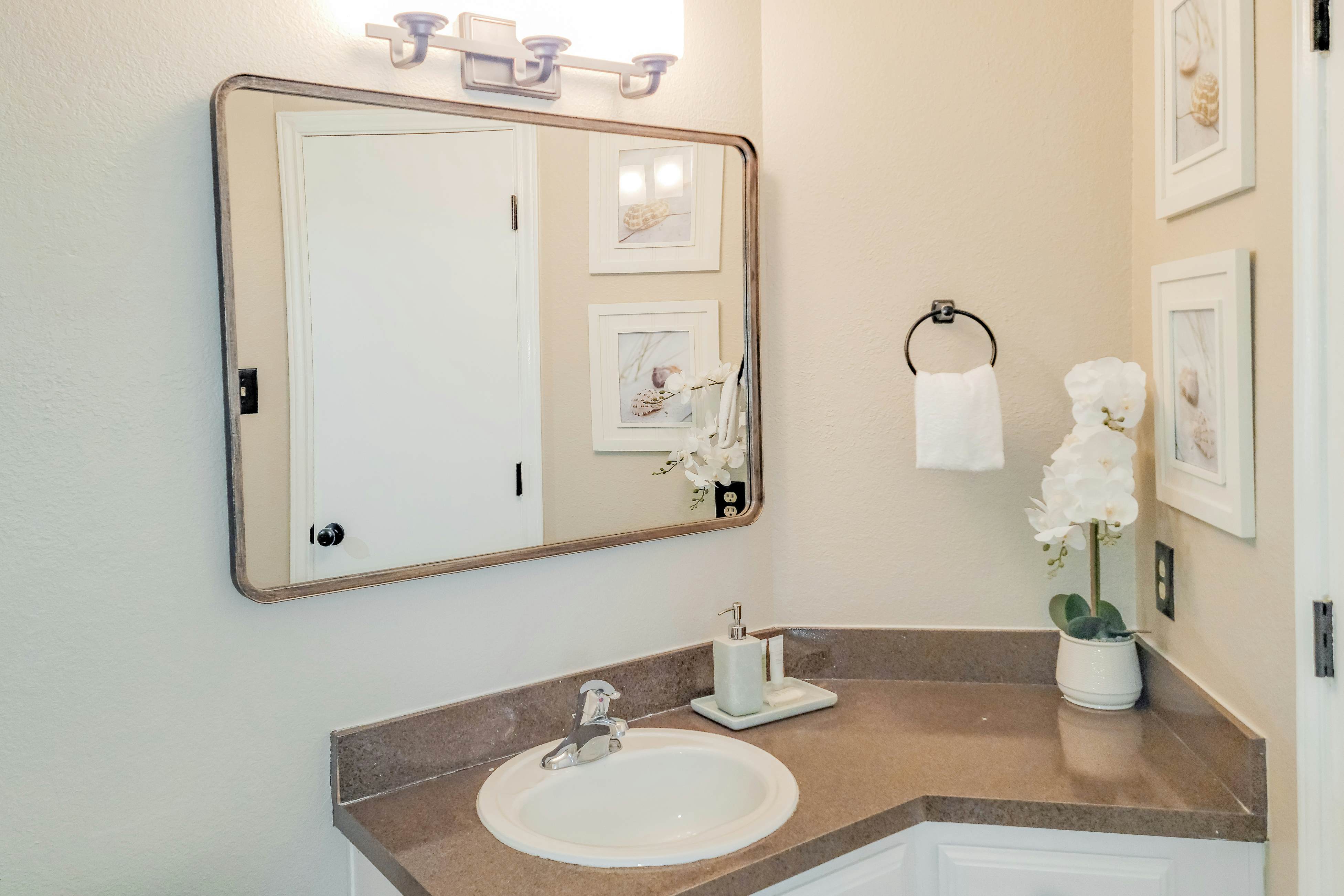 Beach Club - Ocean Breeze Retreat – Island Condo