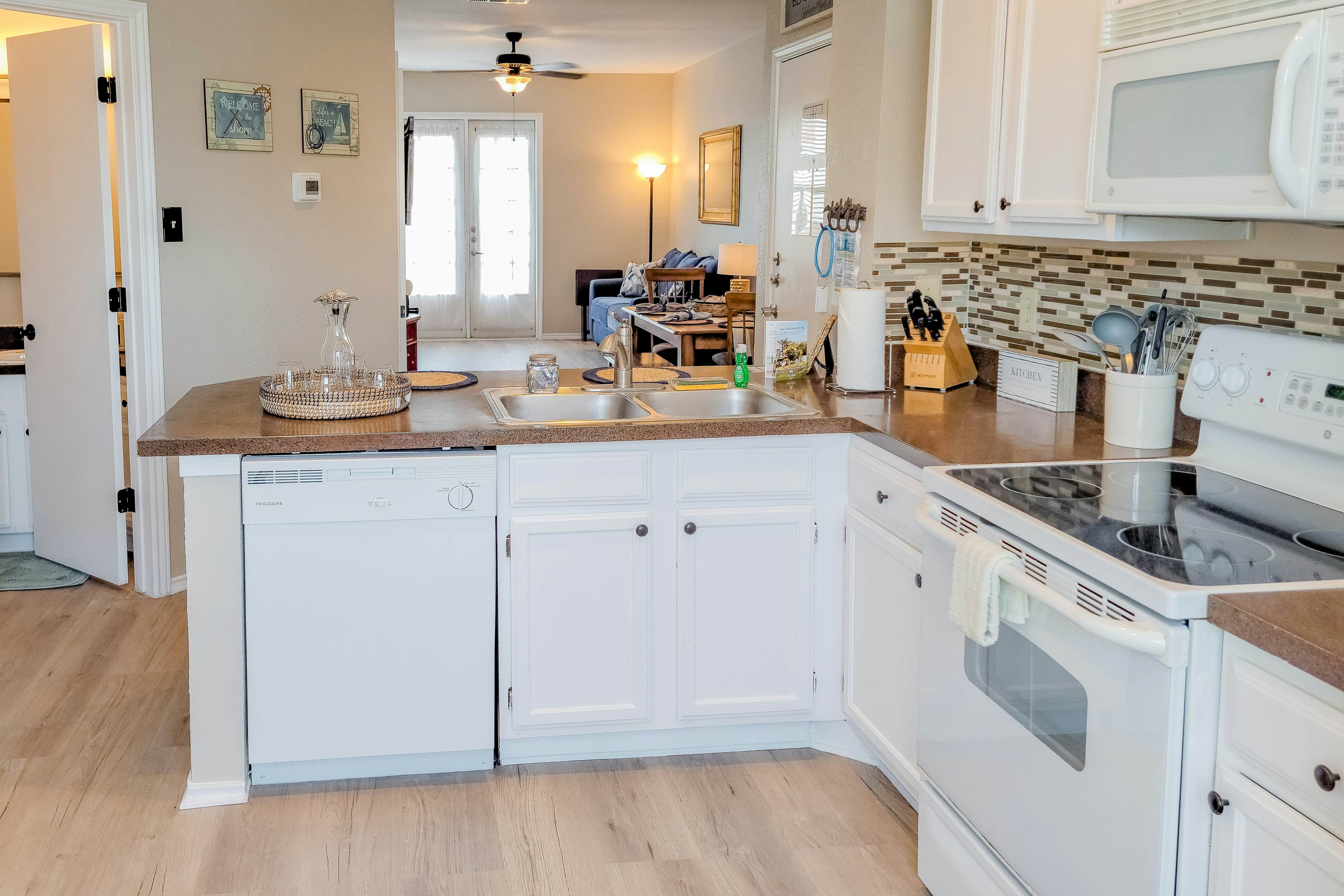 Beach Club - Ocean Breeze Retreat – Island Condo