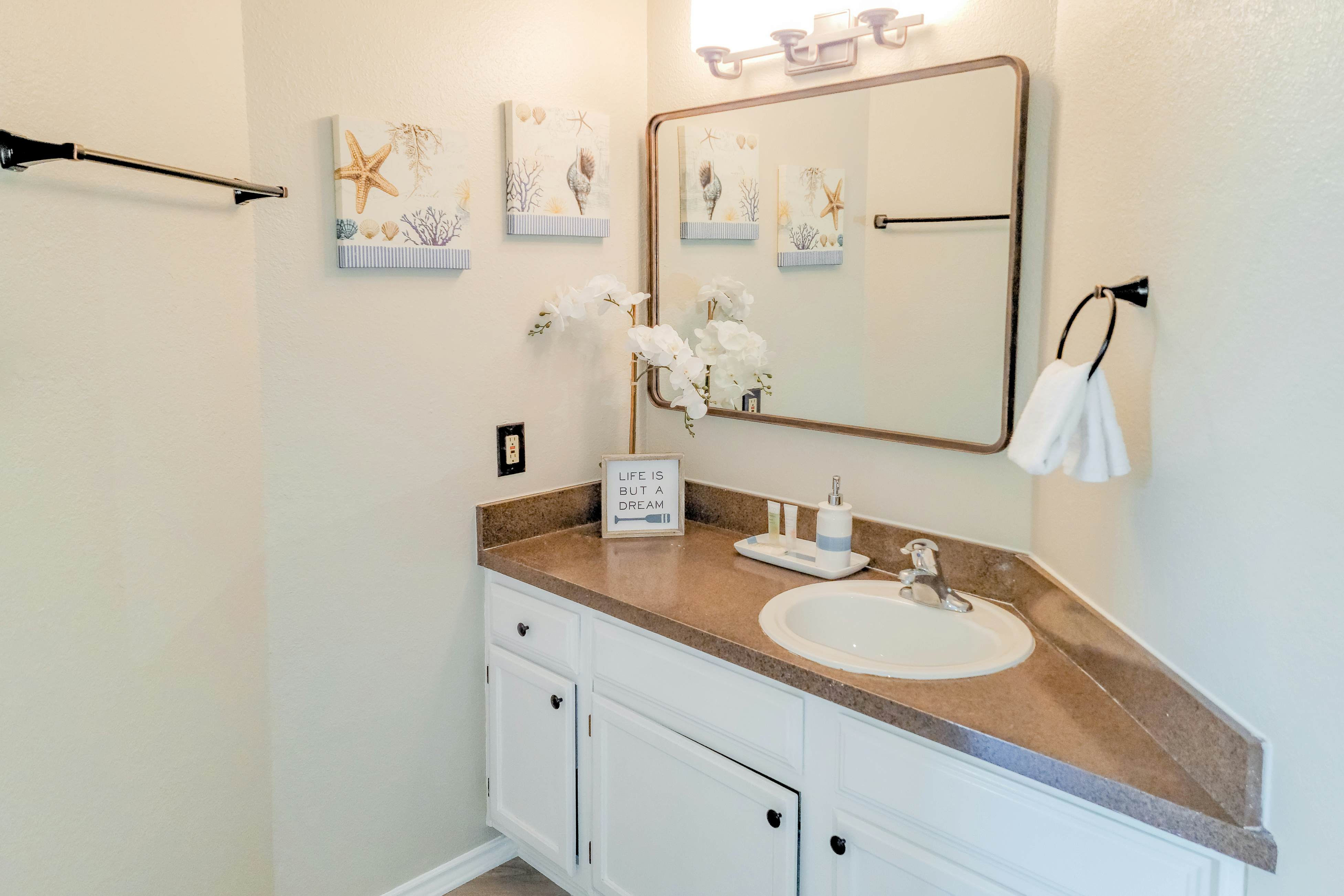 Beach Club - Ocean Breeze Retreat – Island Condo